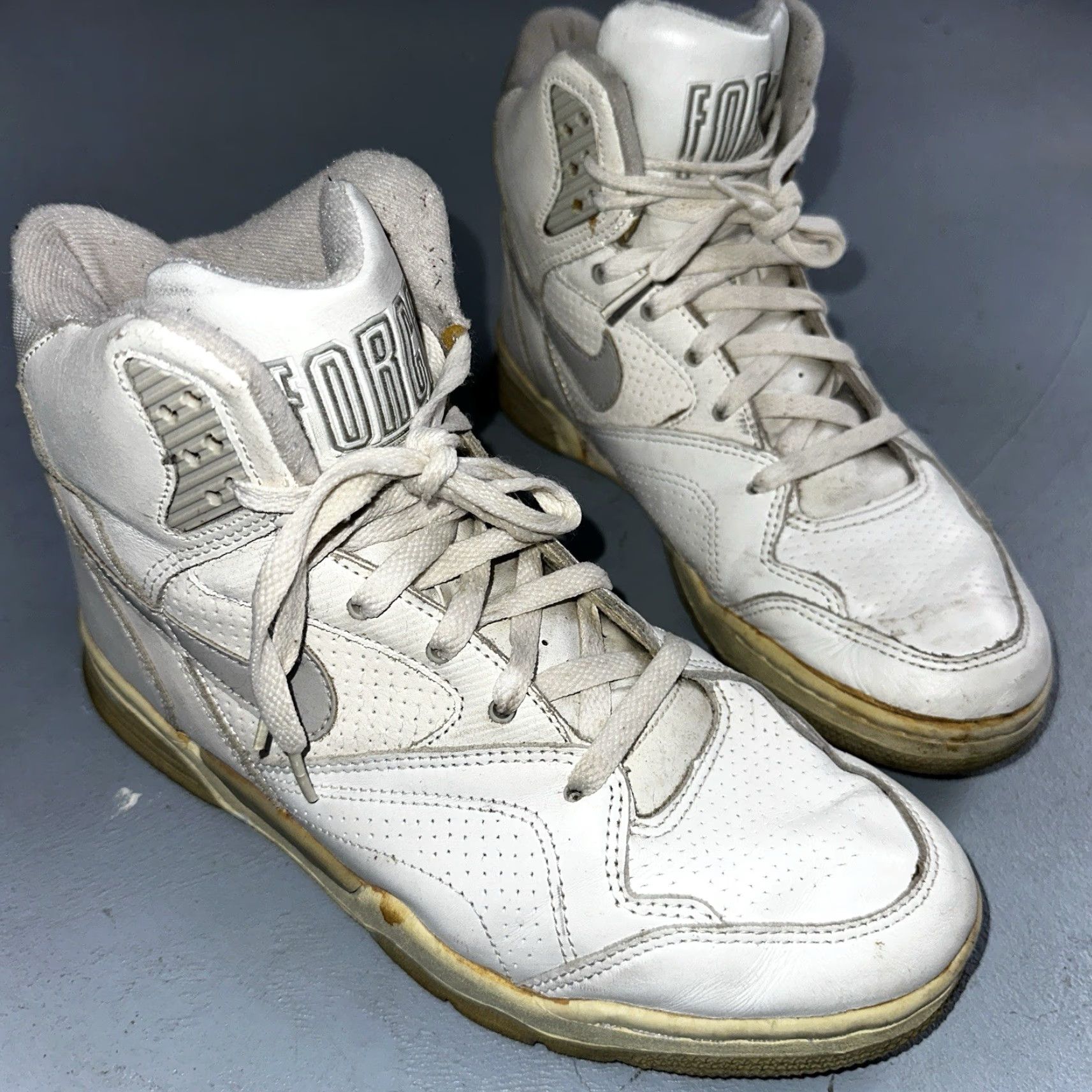 Nike VINTAGE Nike Air Delta Force High Top Sneakers Men’s 8.5 90s White Athletic Sports Size US 9 / EU 42 - 3 Thumbnail