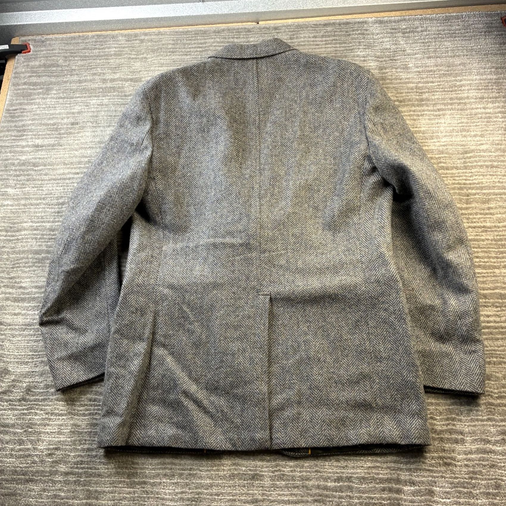 Vintage VINTAGE Regent Clothes Wool Tweed Herringbone Blazer 42 Gray Mens Jacket Blazer Regular Notch 2-Button Single-Breasted Ivy Size 42R - 2 Thumbnail
