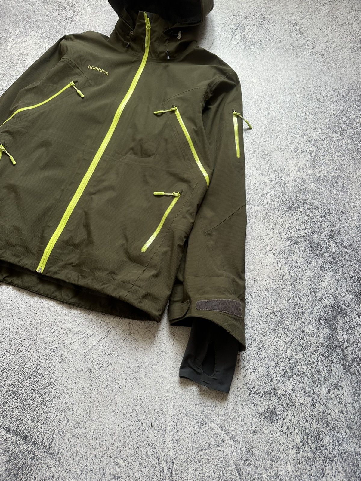 Norrona Norrona Narvik Gore Tex Jacket Khaki Military Arc’teryx Leaf Size US L / EU 52-54 / 3 - 6 Thumbnail