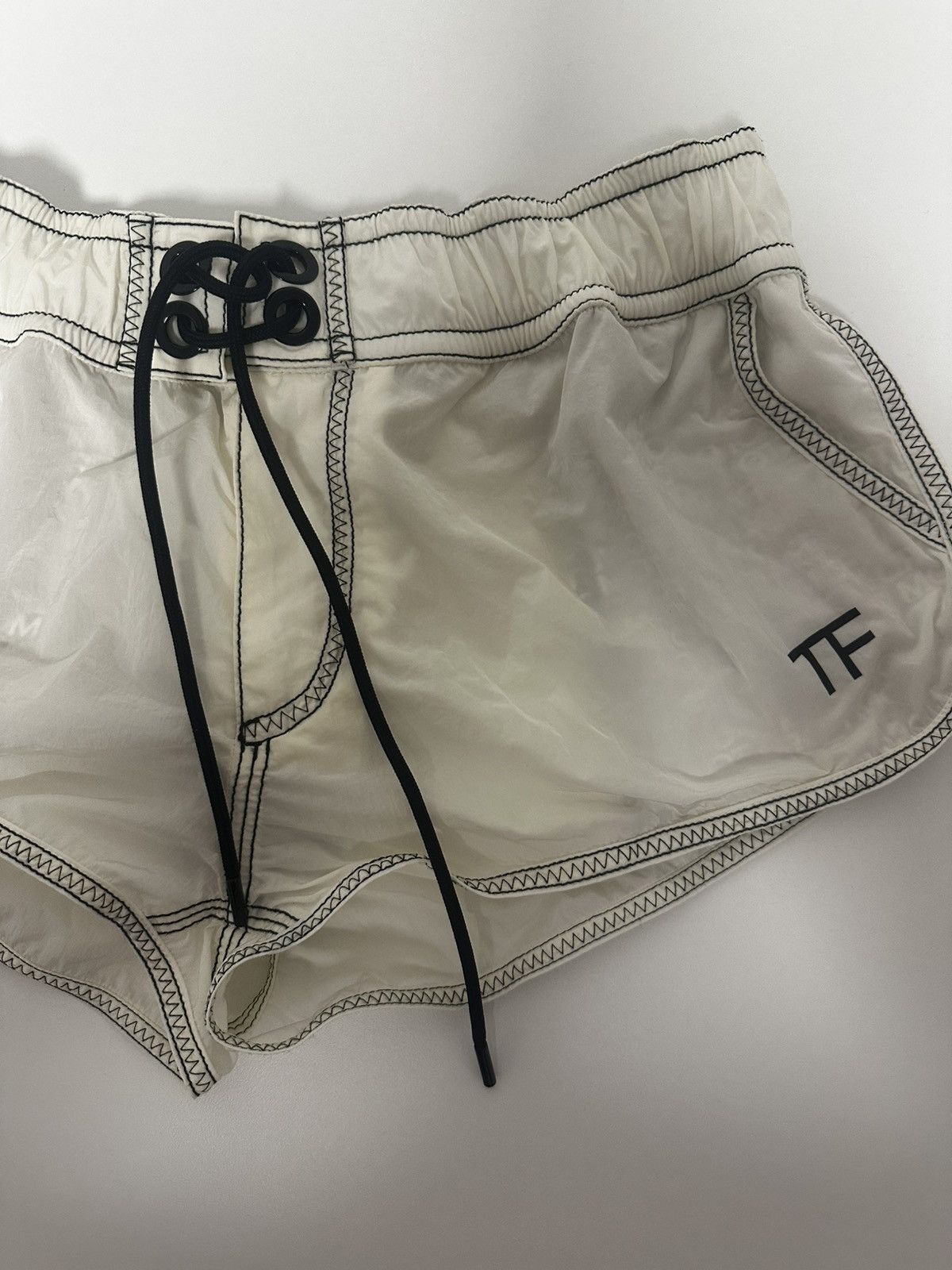 Tom Ford Tom Ford Shorts Size 26" / US 2 / IT 38 - 2 Thumbnail