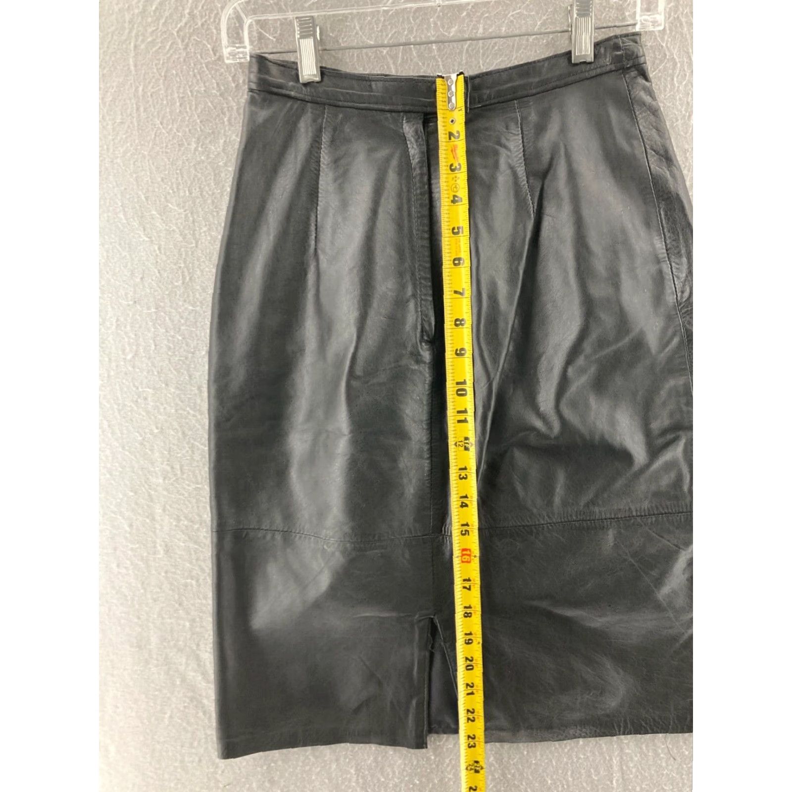 Vintage Vintage Genuine Leather Skirt Womens 5/6 Midi Black Knee Length A-Line 90s Theme Mens Womens Size 27" / US 4 / IT 40 - 4 Thumbnail