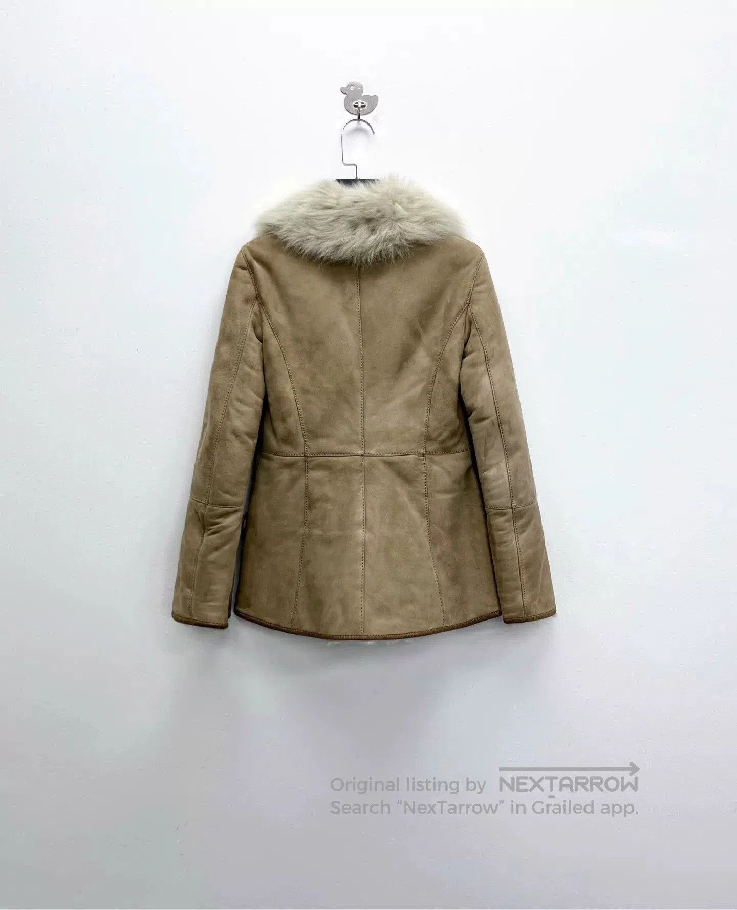 Gucci luxurious beige shearling jacket with gold chain. Size S / US 4 / IT 40 - 2 Thumbnail