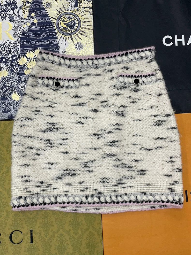 Chanel Chanel 21 Castle Series Knit Skirt - dmc Size US 36 / EU 52 - 1 Thumbnail