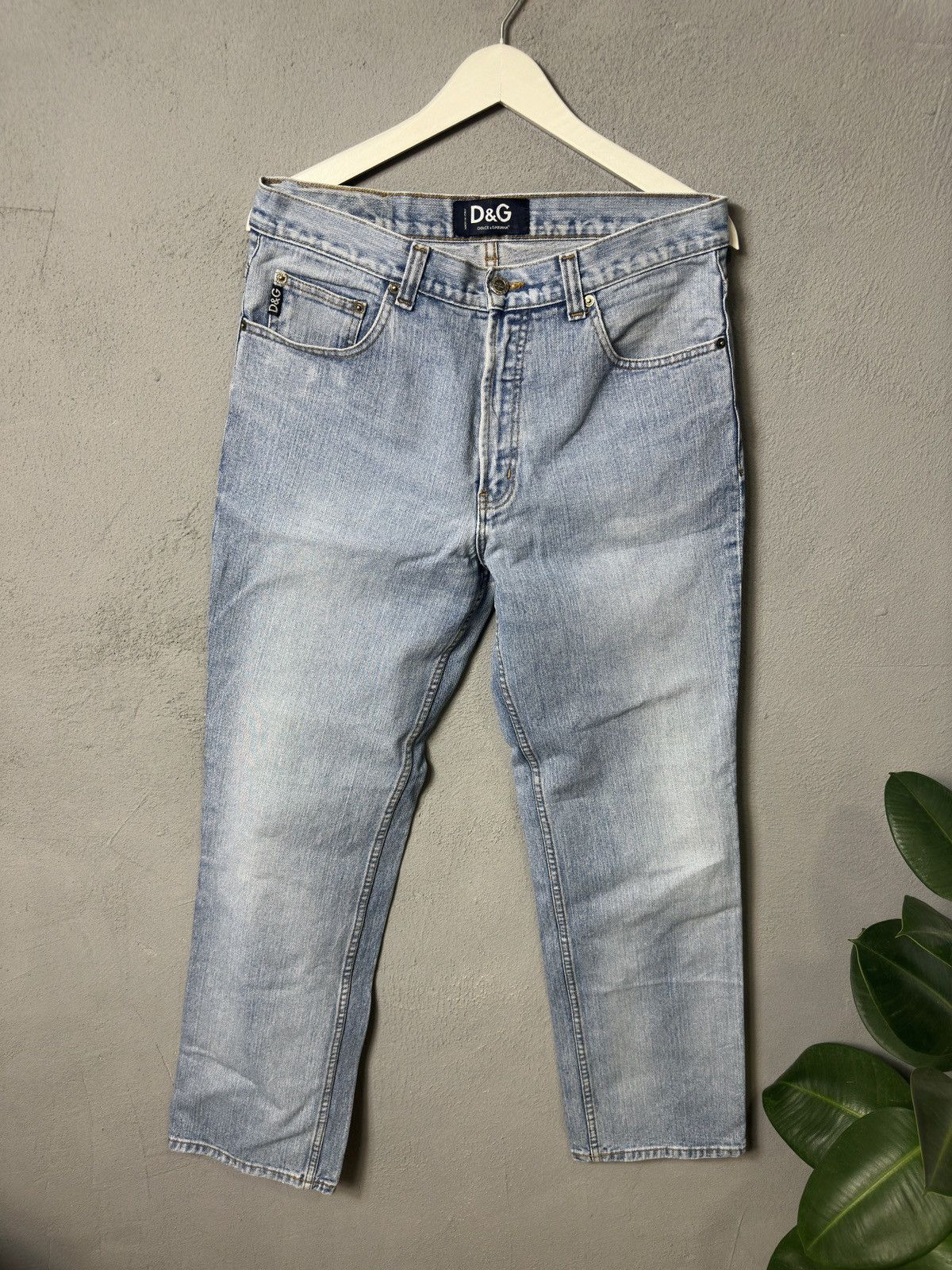 NWOT. D&G hotsell mens jeans with all the D&G details . Size 34. Amazing jeans