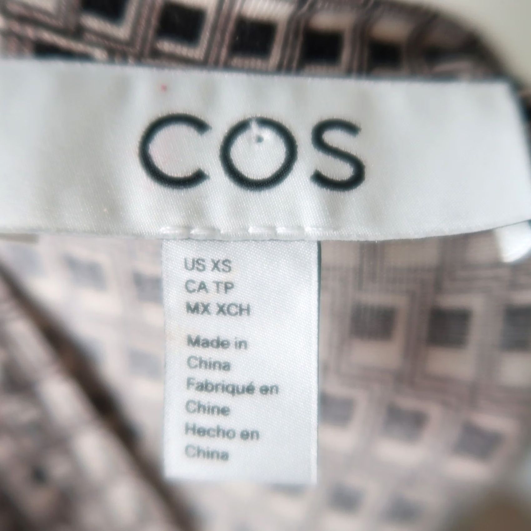 Cos VINTAGE Cos Second Skin Long Sleeve Top Black and Cream Geo Grid Print XS Women T-Shirt Geometric Long Sleeve Slim Fit Lyocell and elastane Mens? Size XS / US 0-2 / IT 36-38 - 6 Thumbnail