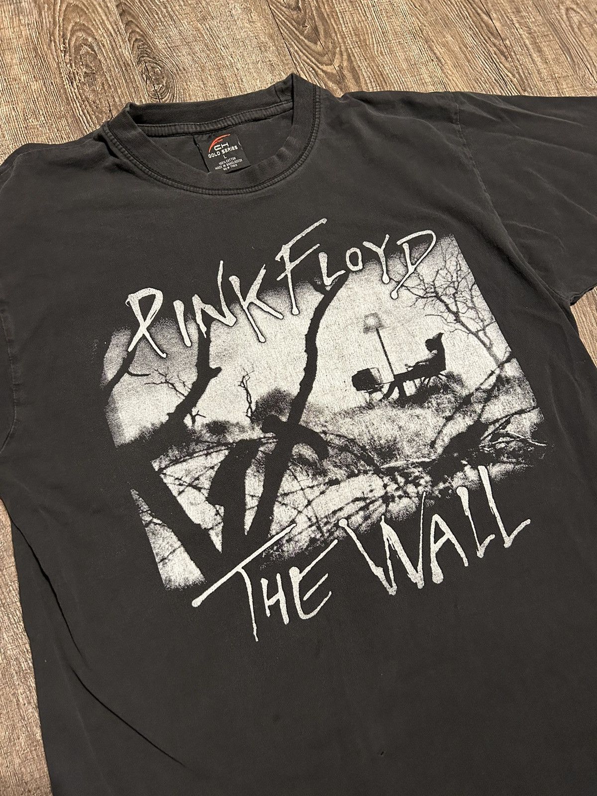 Pink Floyd Vintage Pink Floyd The Wall Band T Shirt on CH gold series Size US L / EU 52-54 / 3 - 1 Thumbnail