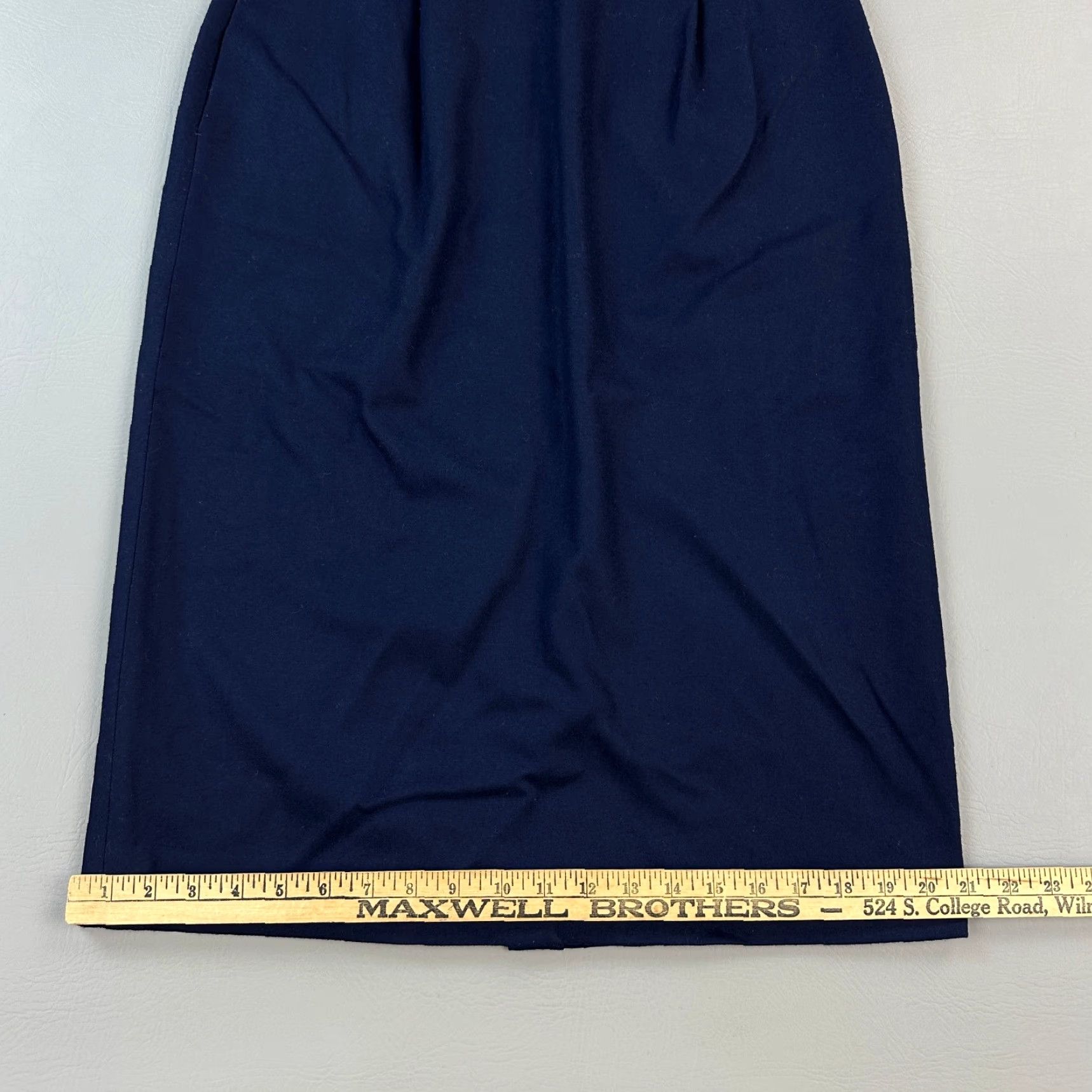Pendleton VINTAGE Pendleton Skirt Women’s 12 Navy Virgin Wool Pockets Office USA Made 90s Size 34" / US 12 / IT 48 - 2 Thumbnail