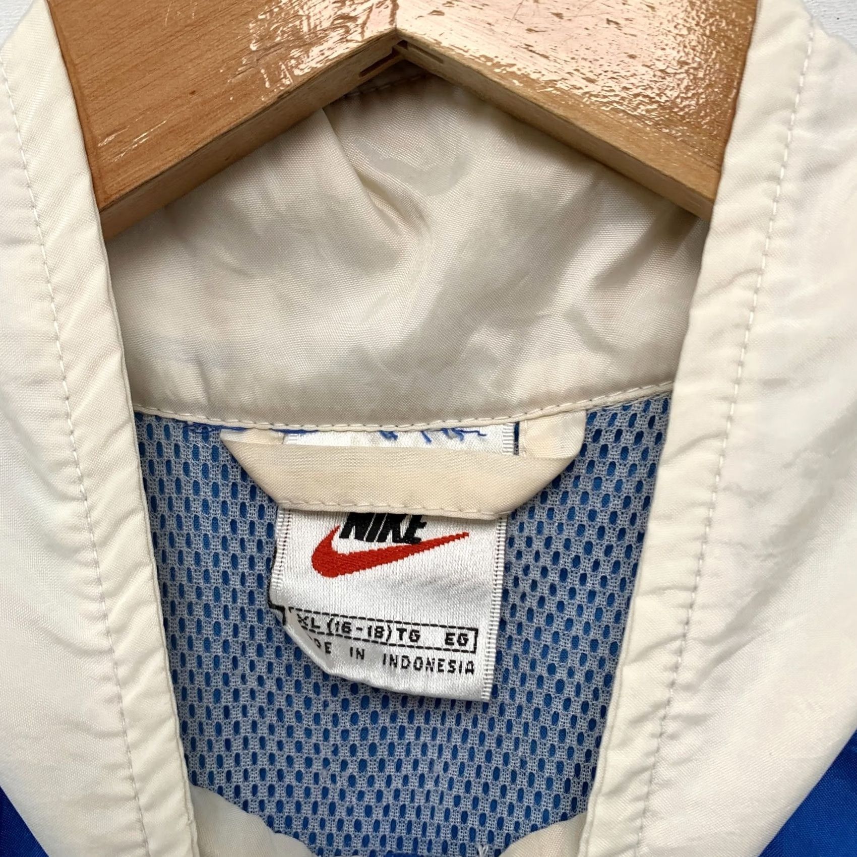 Nike VINTAGE Nike Windbreaker Jacket Womens XL Blue Windbreaker 90s Sports Nike Air Size XL / US 12-14 / IT 48-50 - 7 Thumbnail