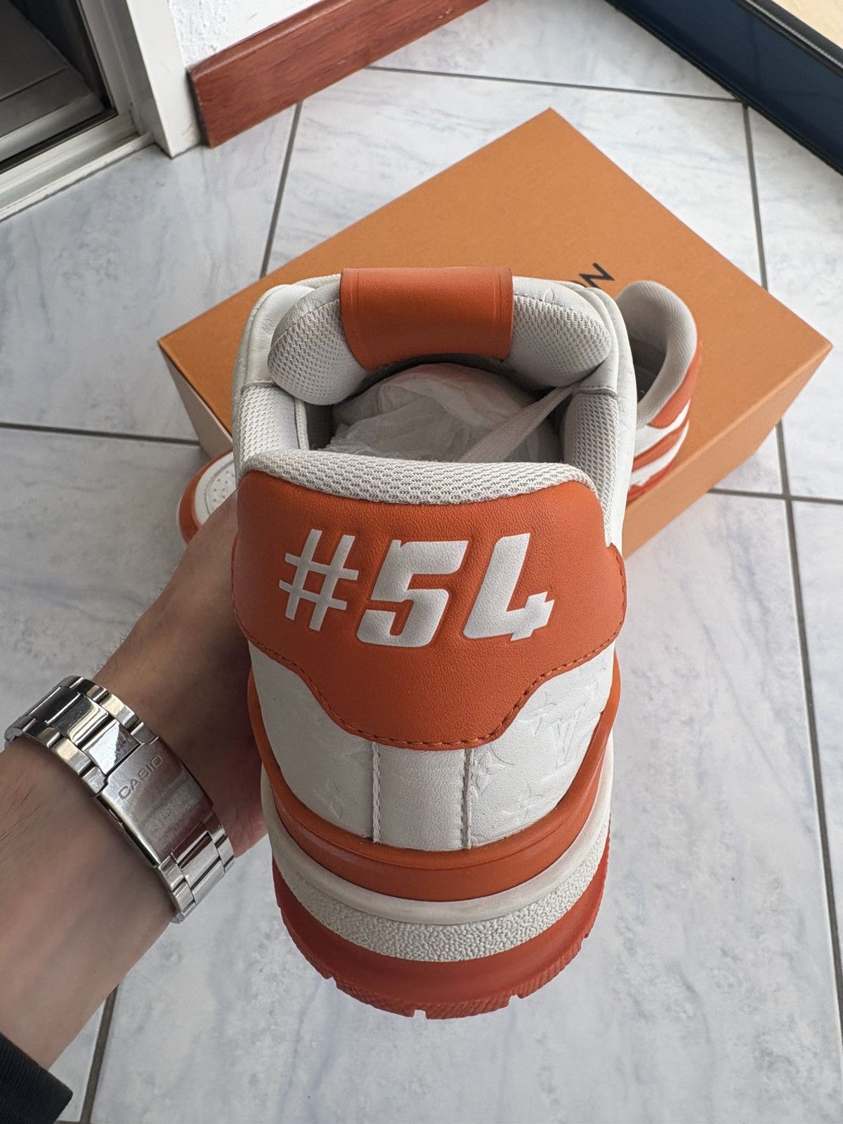 Louis Vuitton Louis vuitton trainer orange blanc signature #54 size 9 Size US 9 / EU 42 - 8 Thumbnail