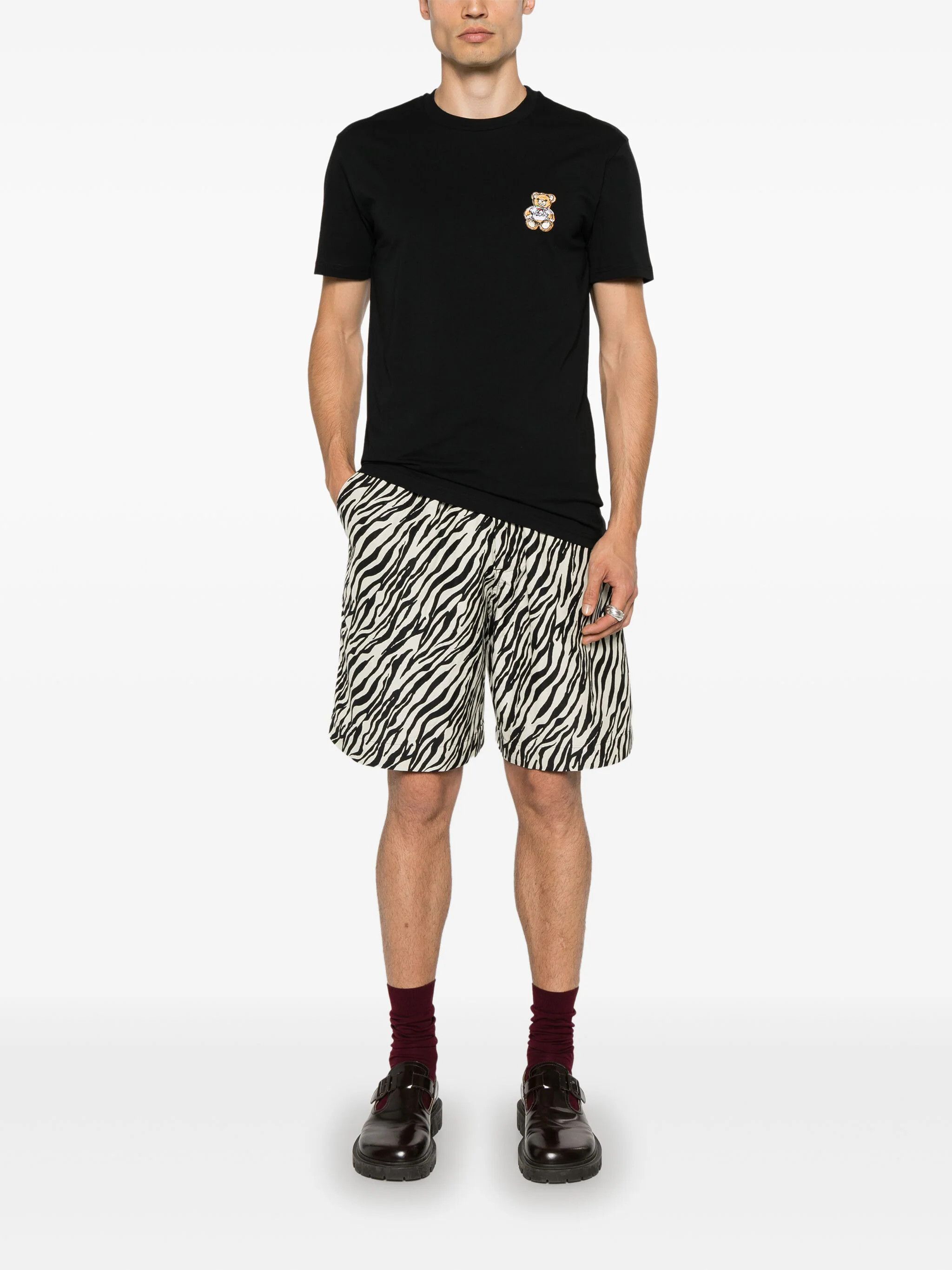 Moschino o1s22i1n0924 Teddy Bear Patch Short Sleeve T-Shirt in Black Size US M / EU 48-50 / 2 - 2 Thumbnail