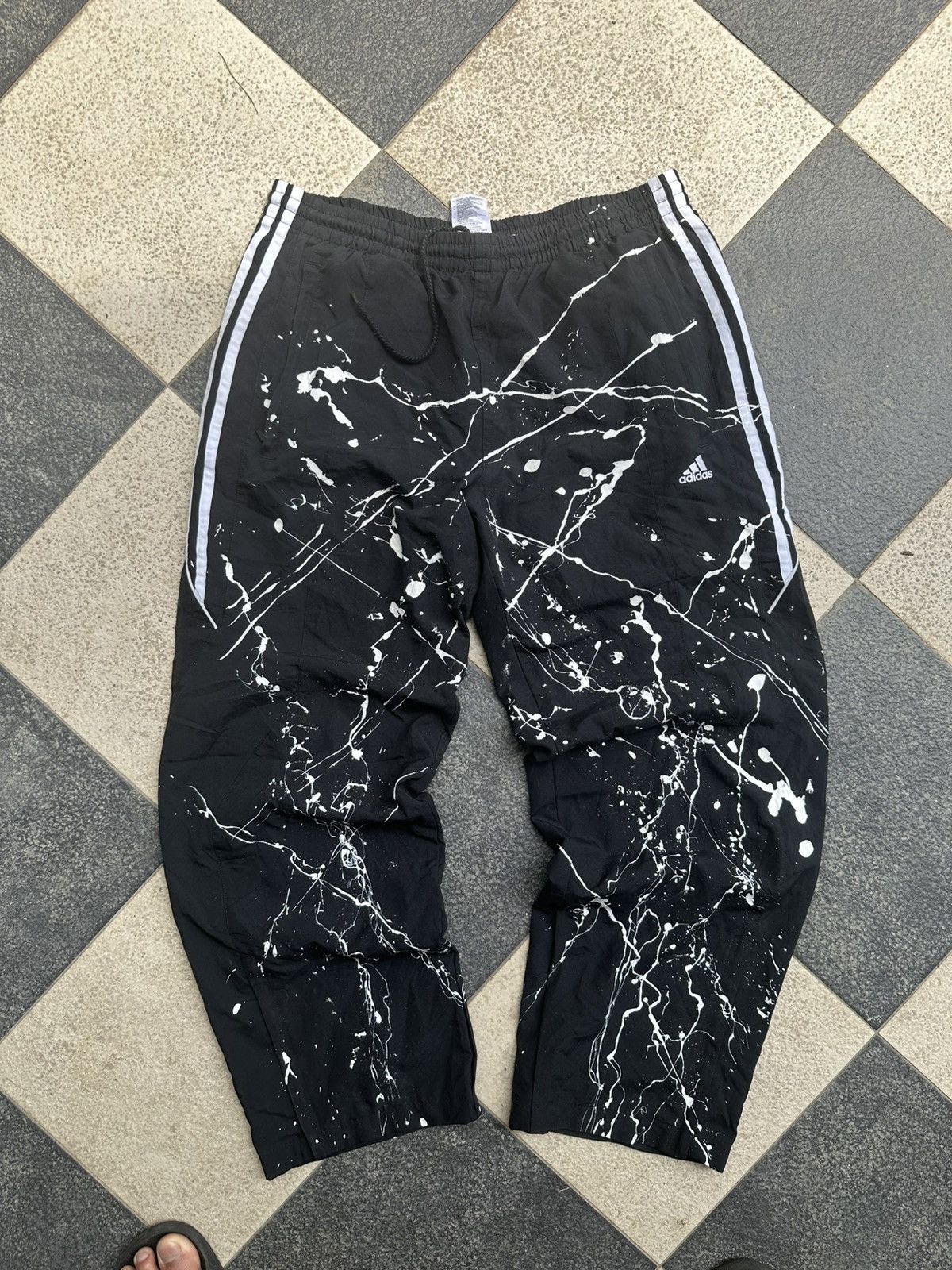 Adidas ADIDAS BAGGY PANTS PAINTED Size US 32 / EU 48 - 1 Thumbnail