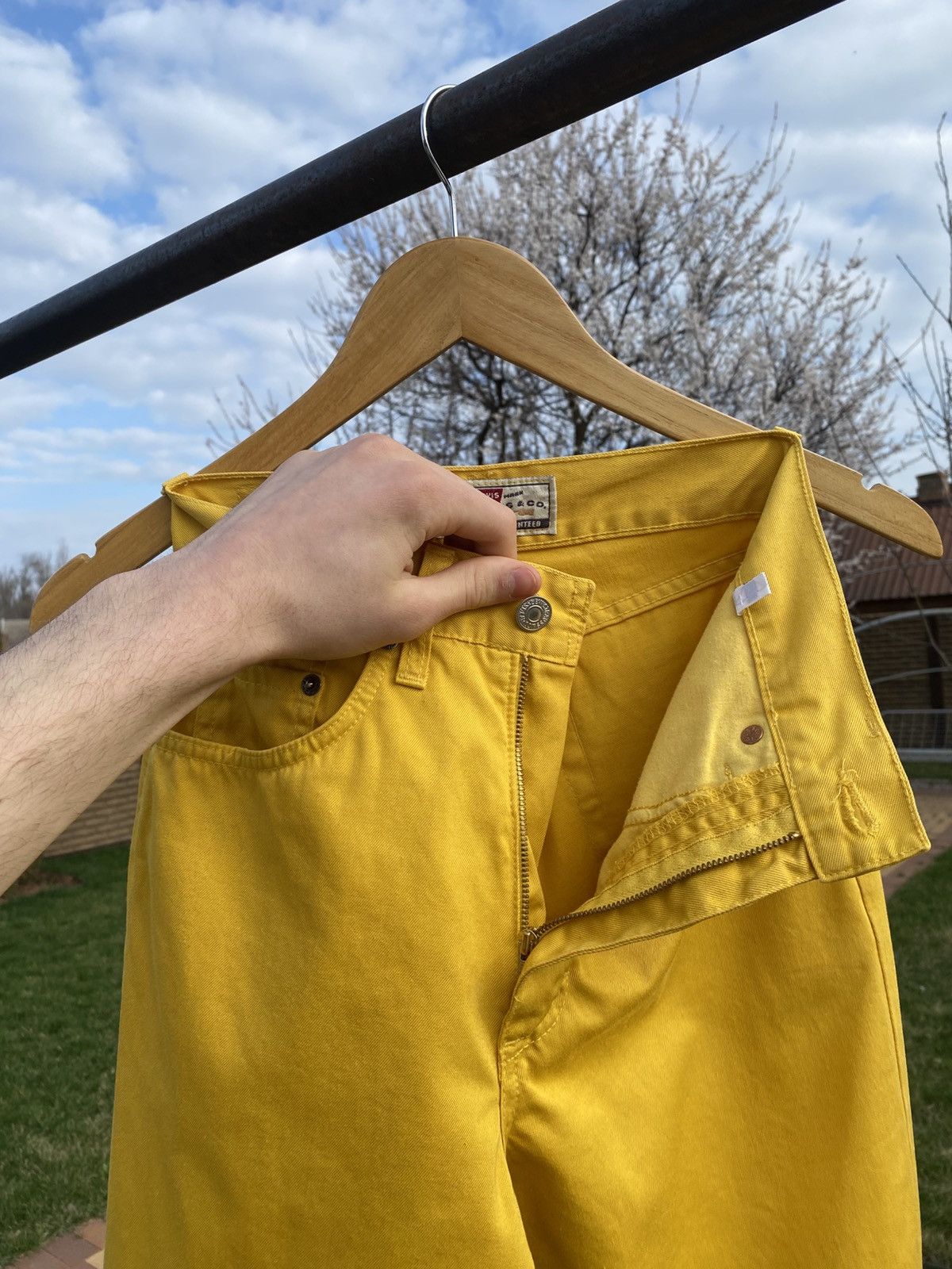 Levi's × Vintage Vintage Levi’s 441 Yellow Jeans Italy W27 L30 80s–90s Size 26" / US 2 / IT 38 - 5 Thumbnail