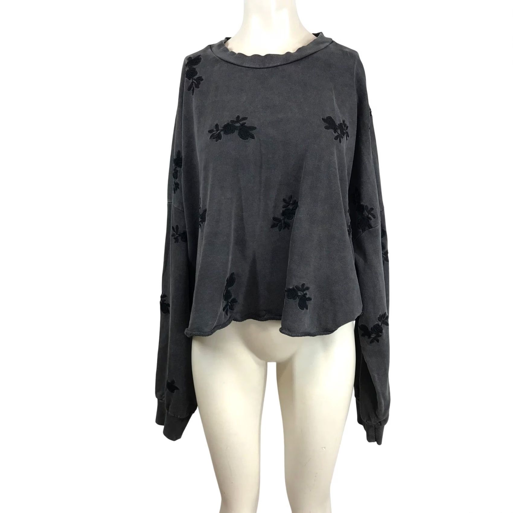 Torrid Torrid Cropped Embroidered Sweatshirt Faded Black 100% Cotton Crew Neck Long Sleeve Plus 3X Relaxed Oversized Size XXL / US 16-18 / IT 52-54 - 2 Thumbnail