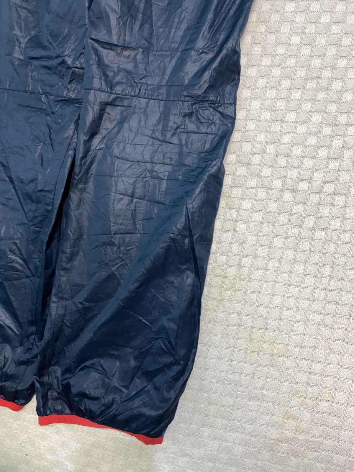 Nike VINTAGE NIKE 90S BAGGY NYLON WIDE LEG SWOOSH TRACK PANTS Y2K Size US 30 / EU 46 - 13 Thumbnail