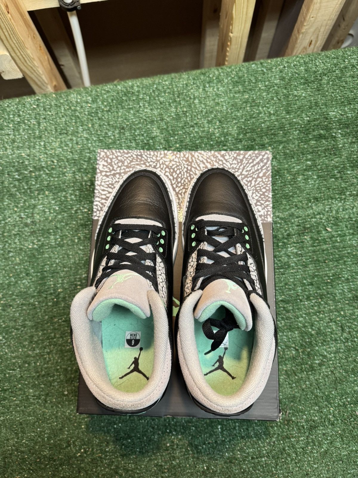 Jordan Brand Jordan Retro 3 Green Glow Size 9 Size US 9 / EU 42 - 10 Thumbnail