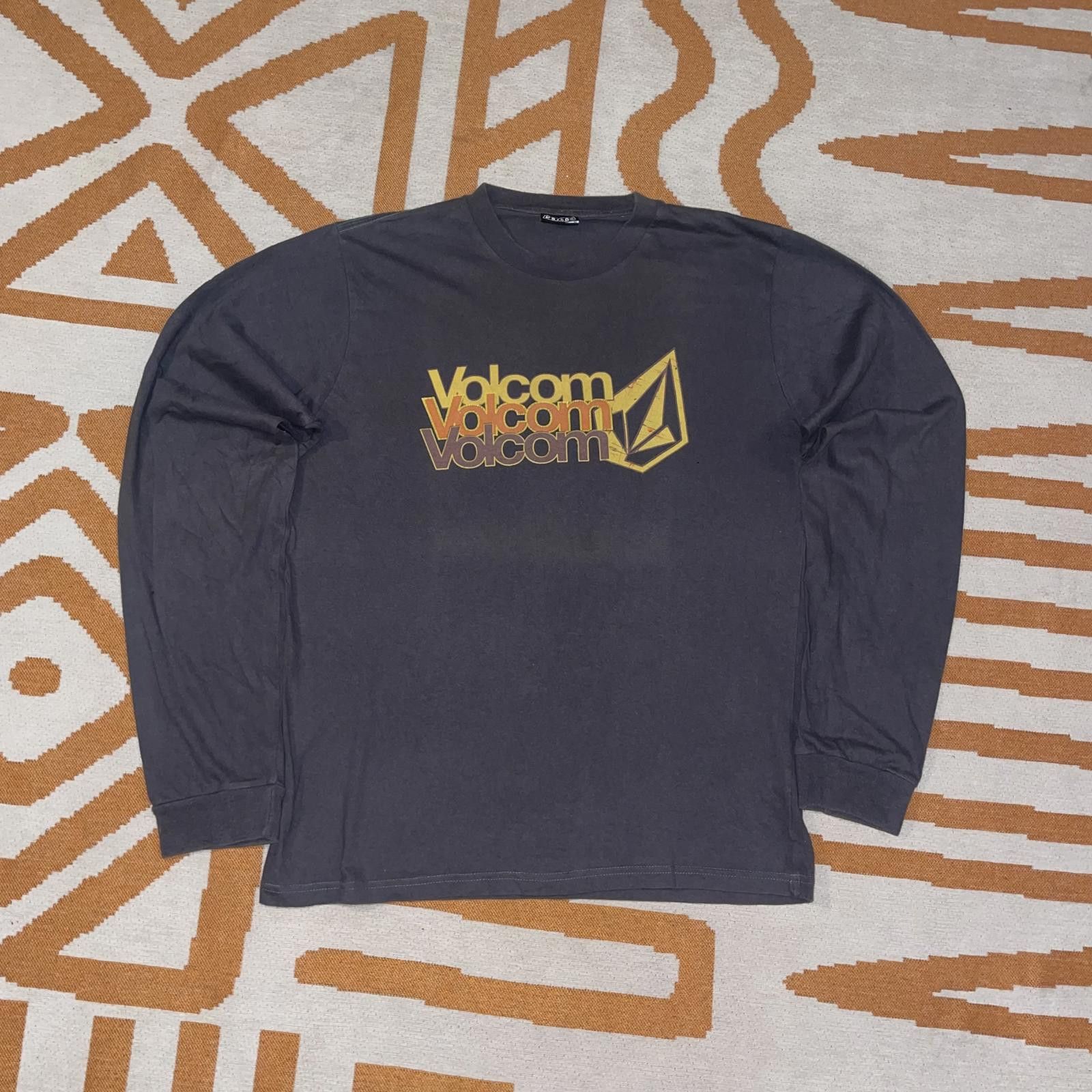 Volcom 00s Graphic Longsleeve M