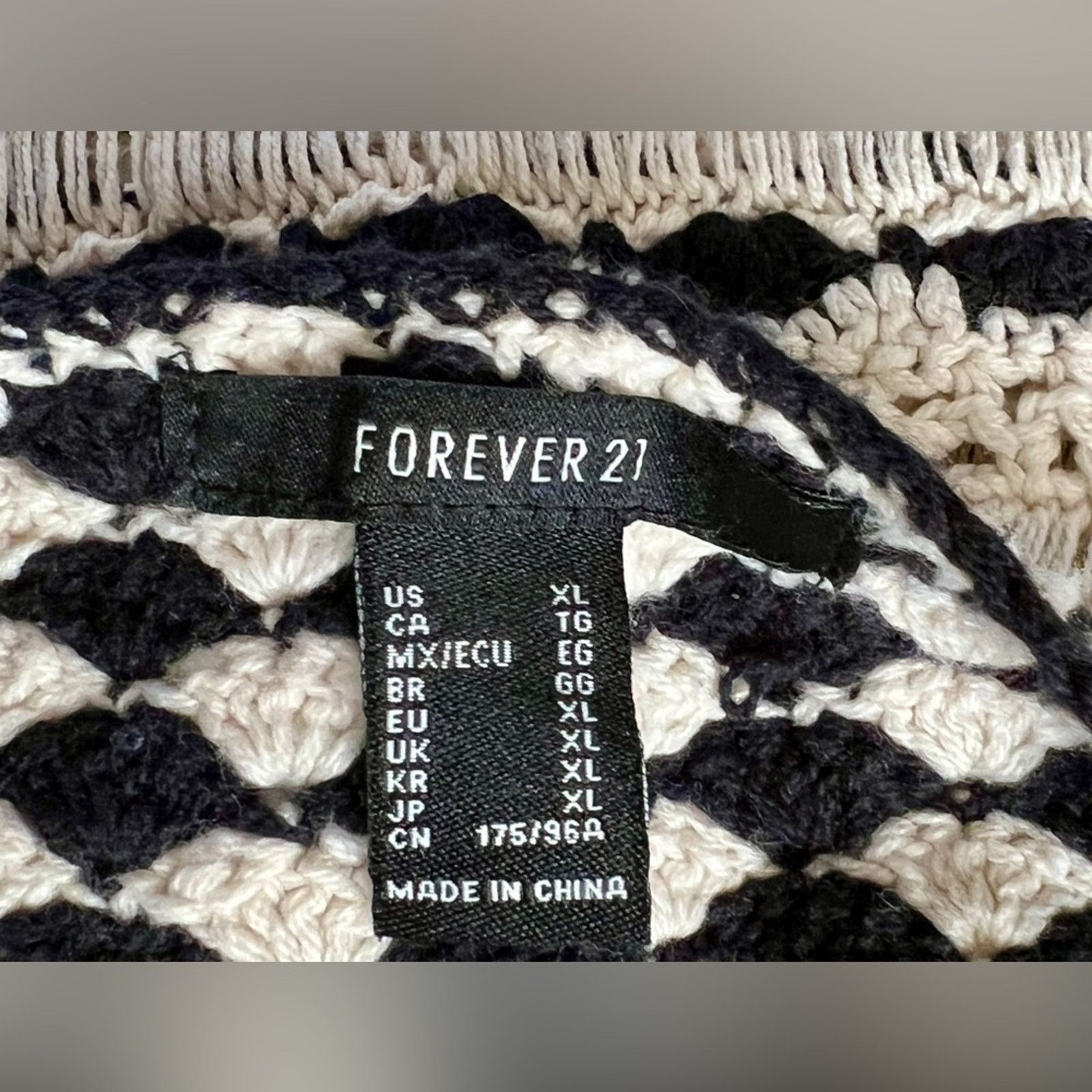 Forever 21 Forever 21 Black White Crochet Knit Striped Tank Top EUC Size XL / US 12-14 / IT 48-50 - 9 Thumbnail
