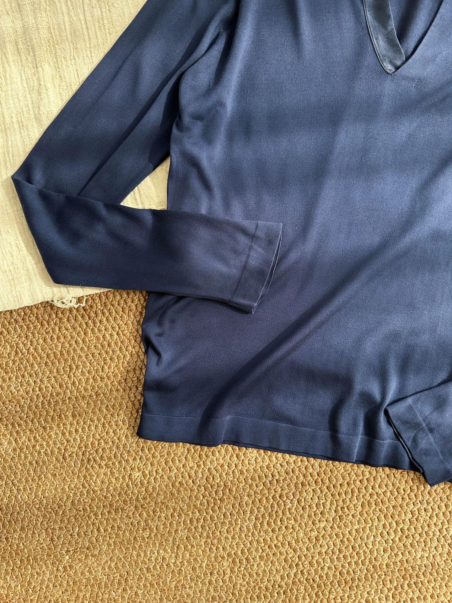 Hermes Hermes Silk V-neck Light Casual Knitted LS Top Women Navy L Size L / US 10 / IT 46 - 4 Thumbnail