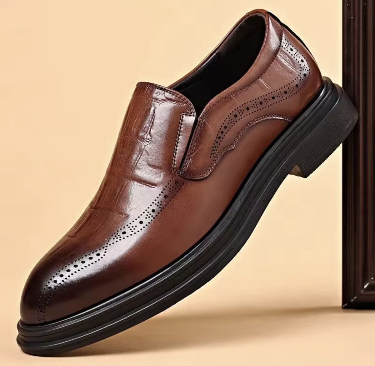 Japanese Brand Crocodile Embossed Slip-On Loafer Dress Shoe Size US 6 / EU 39 - 2 Thumbnail