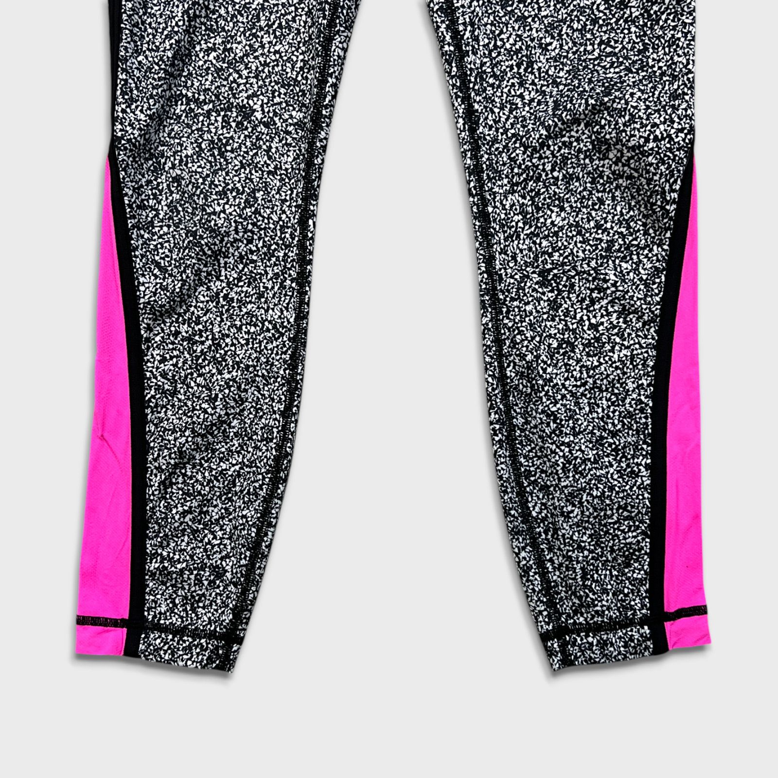 Lululemon Lululemon Pace Tight Flashback Static White Athletic Legging Size 28" / US 6 / IT 42 - 4 Thumbnail