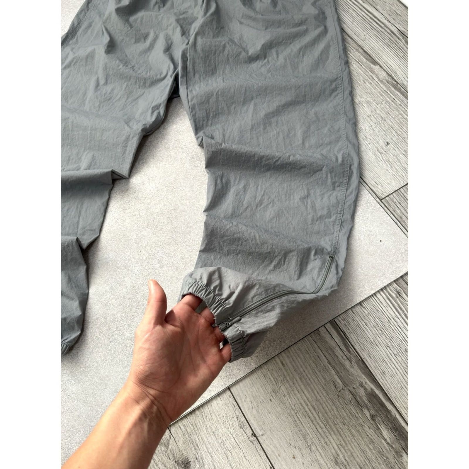 Nike VINTAGE Nike Track Pants Mens XL Nylon Gray Y2K Activewear Pants Size US 36 / EU 52 - 3 Thumbnail