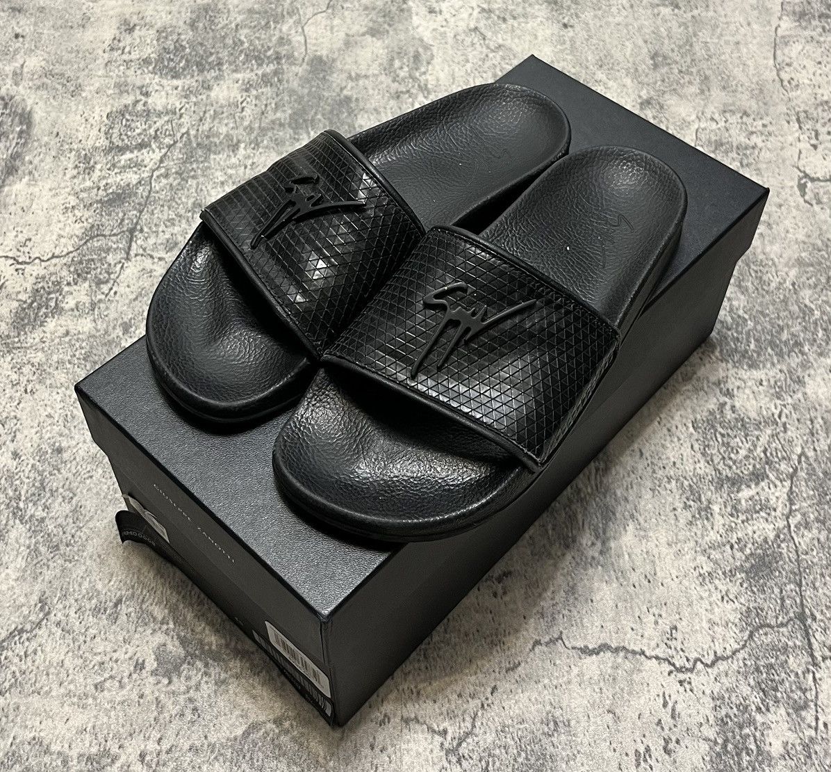 Giuseppe Zanotti Giuseppe Zanotti Slides Black Size US 7 / EU 40 - 1 Thumbnail