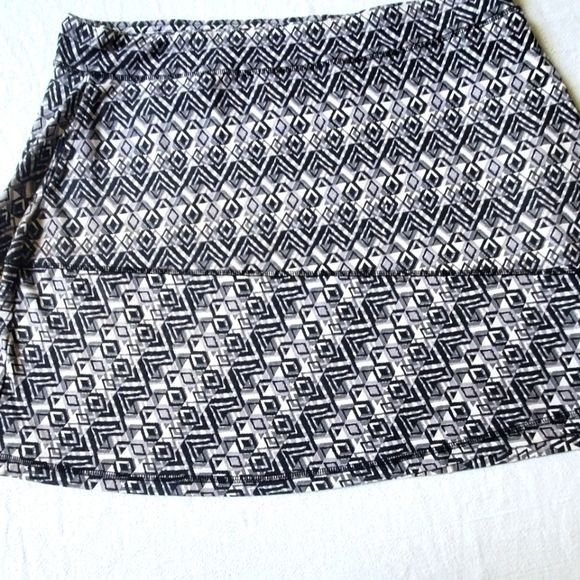 Designer Aventura 100% Organic Cotton Black & White Geometric Sz. XL Size 38" / US 16 / IT 52 - 1 Thumbnail