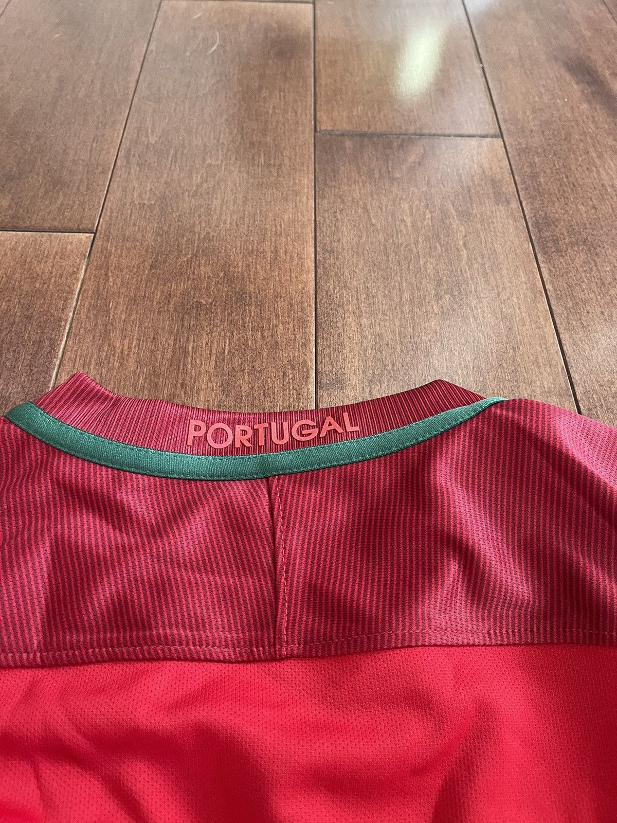 Nike 2016-2017 Nike Portugal Home Soccer Jersey Size US M / EU 48-50 / 2 - 6 Thumbnail