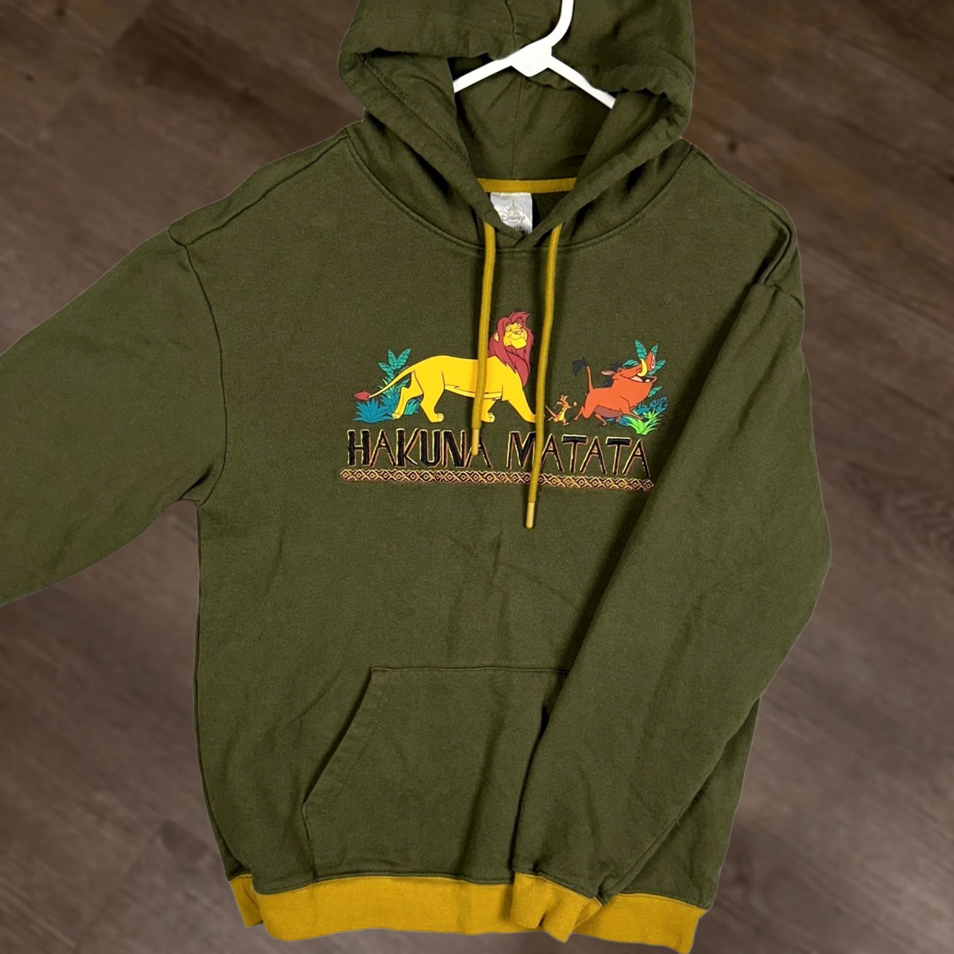 Disney Disney Sweatshirt Hoodie Mens S Olive Green Lion King Hakuna Matata Graphic Print Embroidered Pockets Hooded Pullover Size US S / EU 44-46 / 1 - 1 Thumbnail