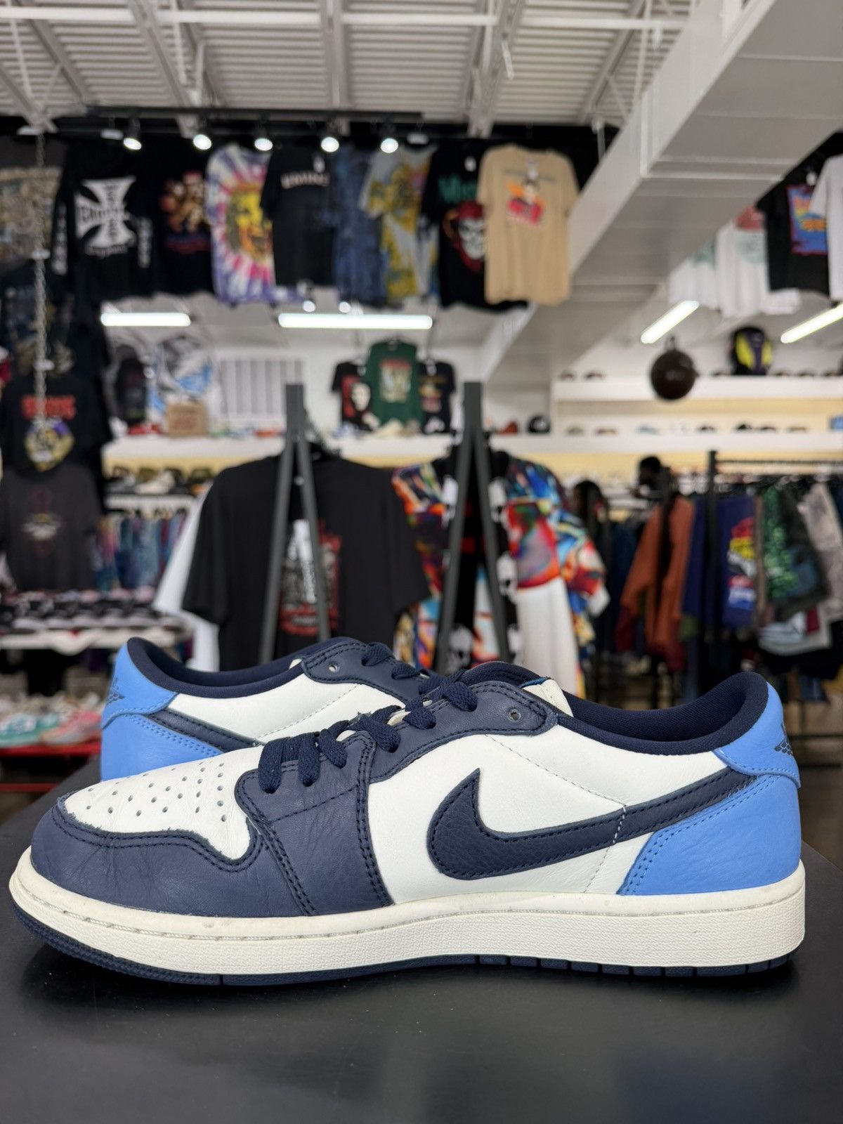 Jordan Brand Air Jordan 1 Low Obsidian UNC Size 9 (2025) Size US 9 / EU 42 - 4 Thumbnail