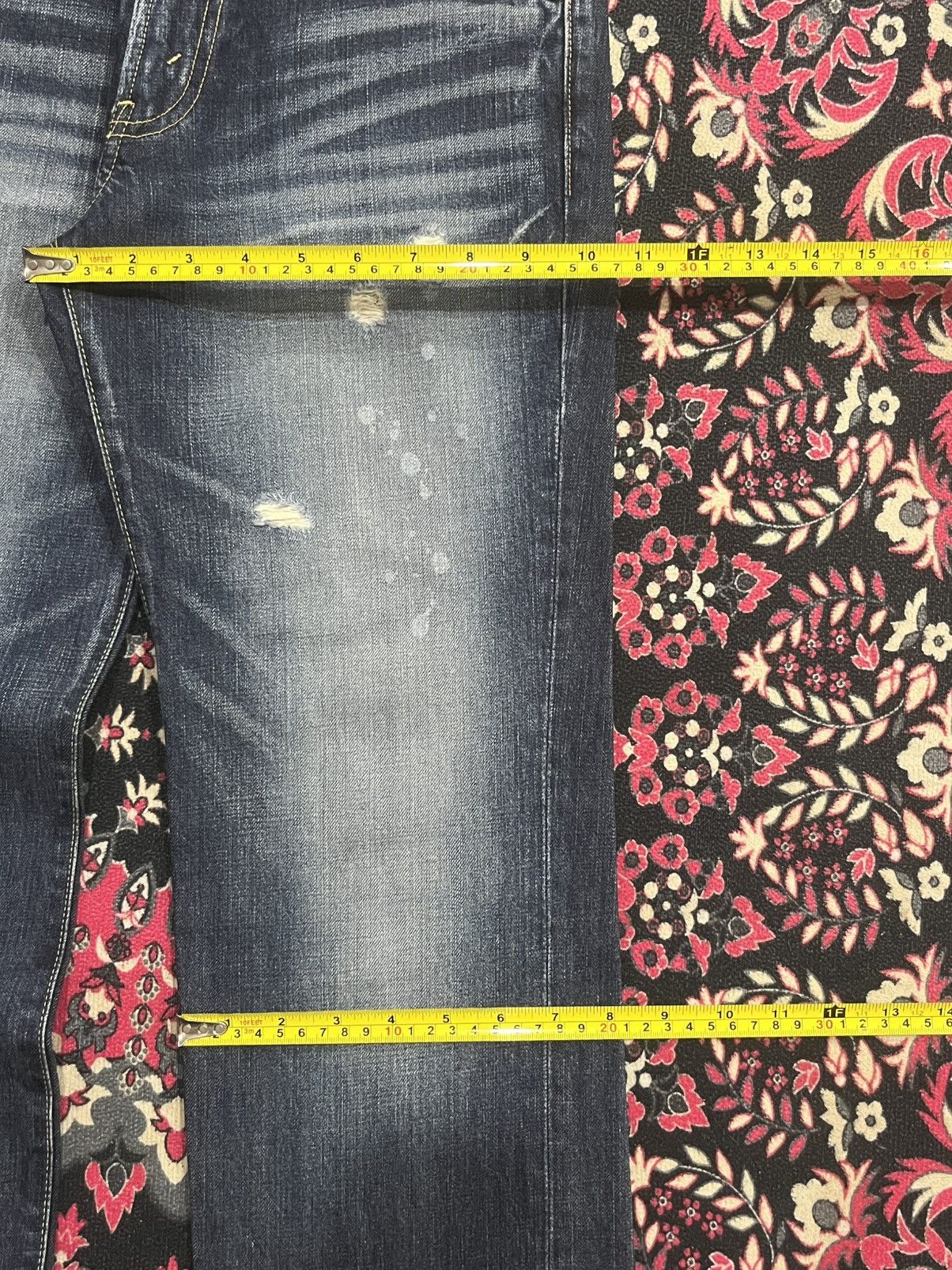 Levi's × Vetements Vintage Levi’s Dark Blue Faded Washed Distress Tapered Jeans Size US 28 / EU 44 - 15 Thumbnail