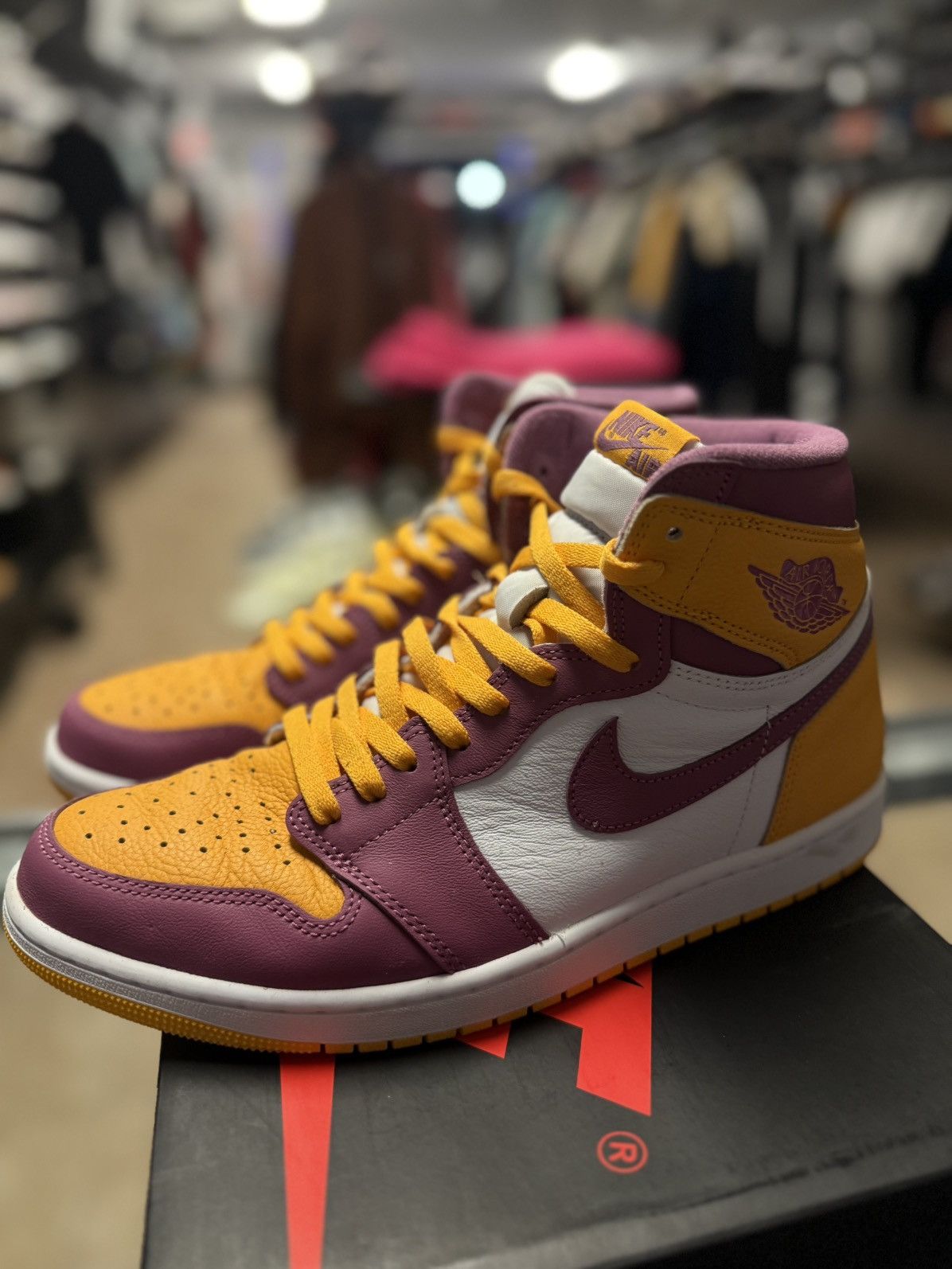 Jordan Brand × Nike Jordan 1 High Brotherhood Size 11 W Box 🧼 Size US 11 / EU 44 - 2 Thumbnail