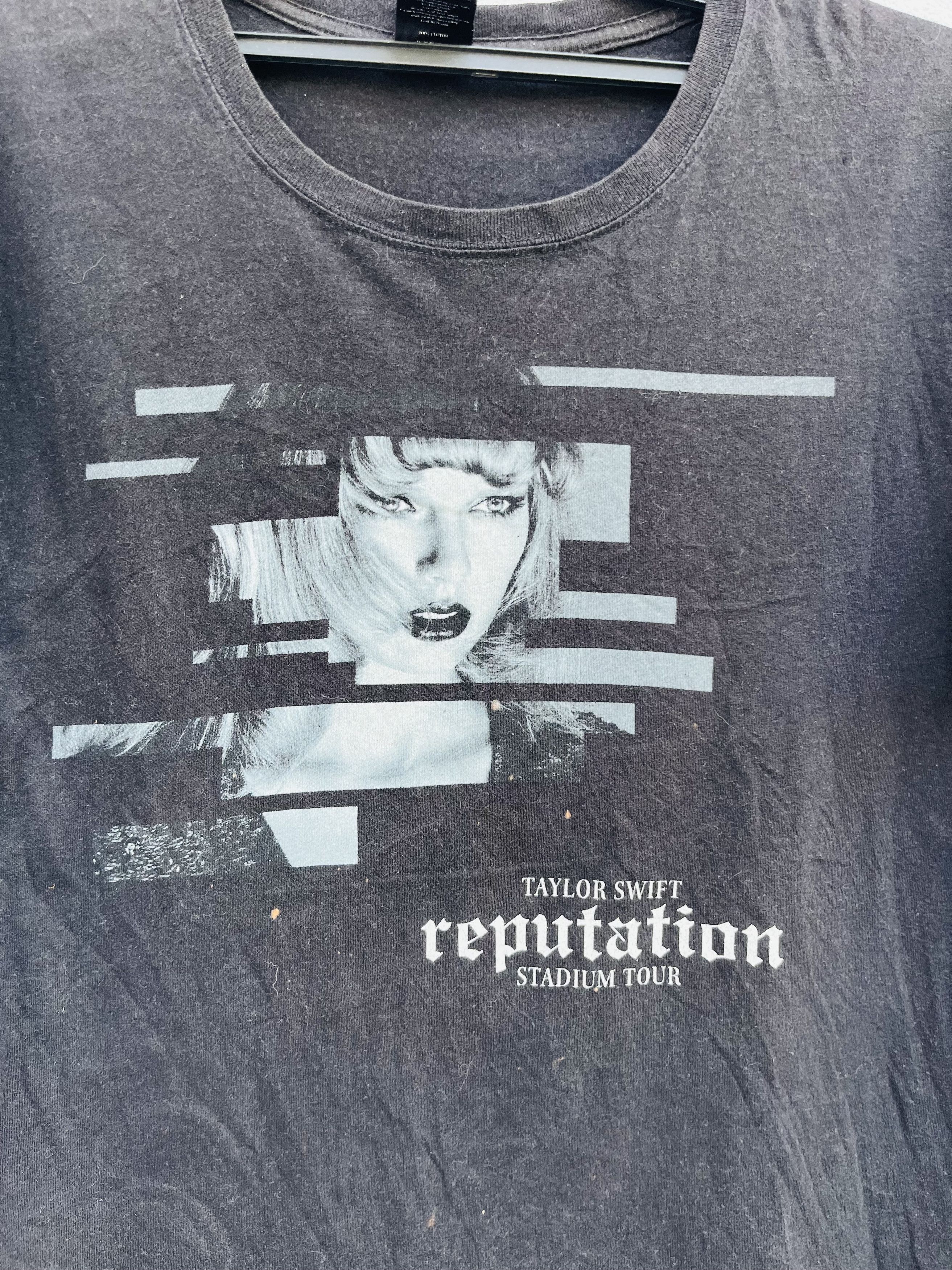 Band Tees Vintage Tailor Swift Reputation Stadium Tour Shirt Size US M / EU 48-50 / 2 - 5 Thumbnail