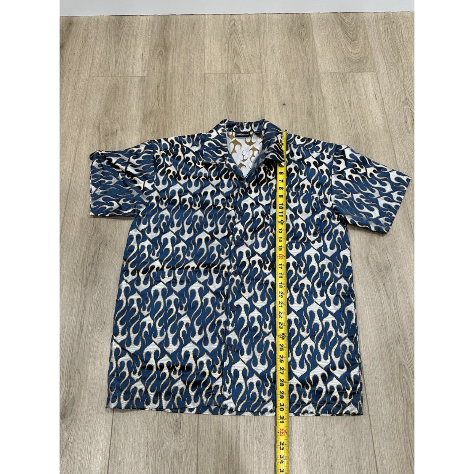 Vintage VINTAGE Hoax Original Flame Shirt L Men Blue 90s Club Rayon Button-Up Collared Short Sleeve Fires"} Size US L / EU 52-54 / 3 - 7 Thumbnail