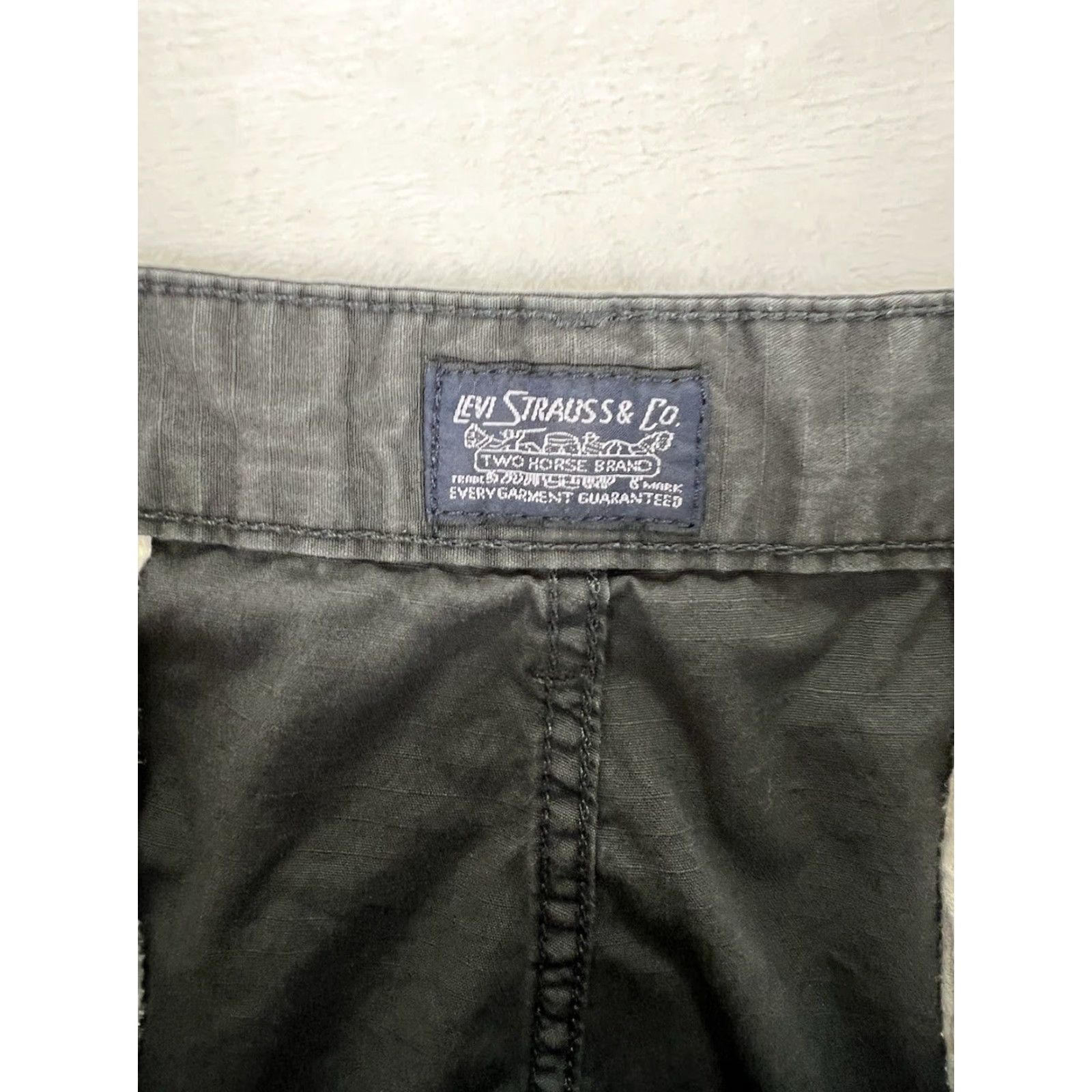 Levi's Levi’s Gray Cargo Shorts Size 40 Ripstop Y2K Baggy Cargo Pocket Regular Mens 90s Outdoor Summer Spring Shorts Size US 40 / EU 56 - 6 Thumbnail