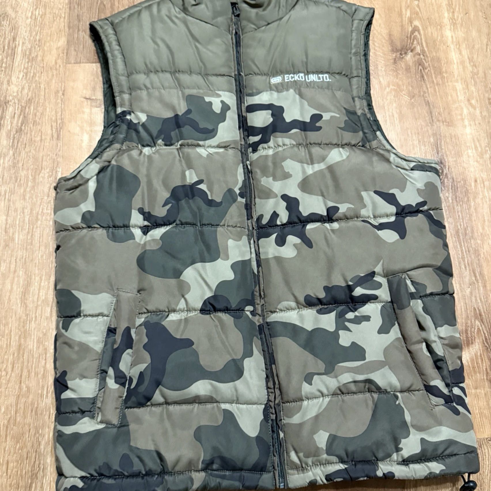 Ecko Unltd. VINTAGE Ecko Unltd. Puffer Vest Mens Medium Green Camo 90s Streetwear, 90s Theme, Full Zip, Pockets, Relaxed Fit, Regular Size, Polyester Size US M / EU 48-50 / 2 - 4 Thumbnail