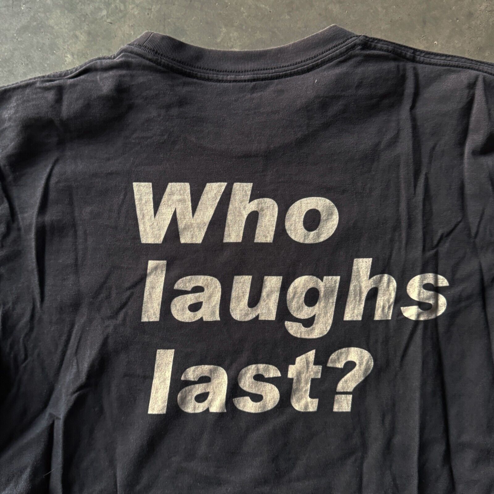 Uniqlo Who Laughs Last? Barbara Krueger Rage Against Machine Shirt Size US M / EU 48-50 / 2 - 8 Thumbnail