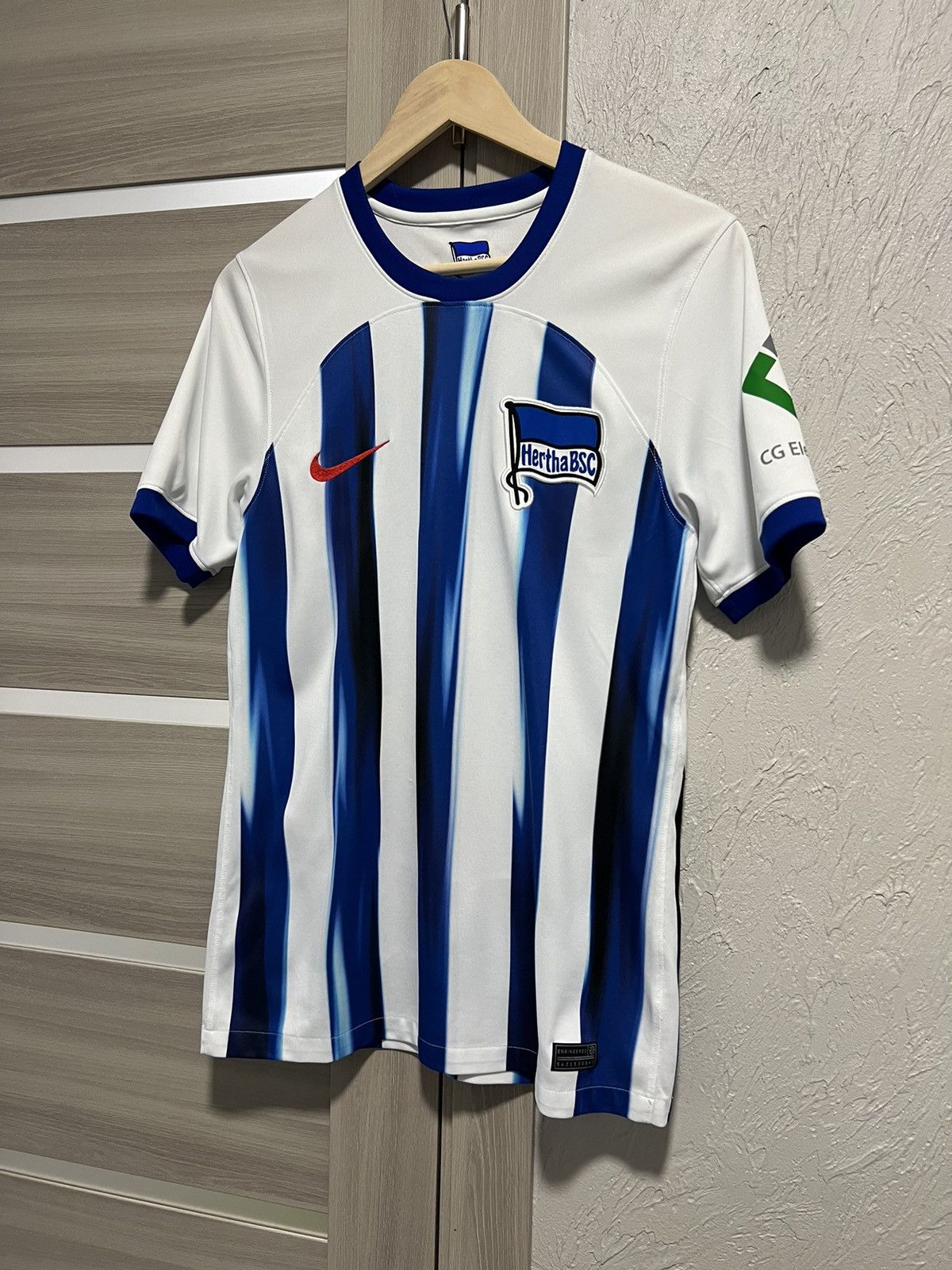 Nike Nike Hertha BSC Berlin Jindaoui Shirt #17 Size US S / EU 44-46 / 1 - 5 Thumbnail