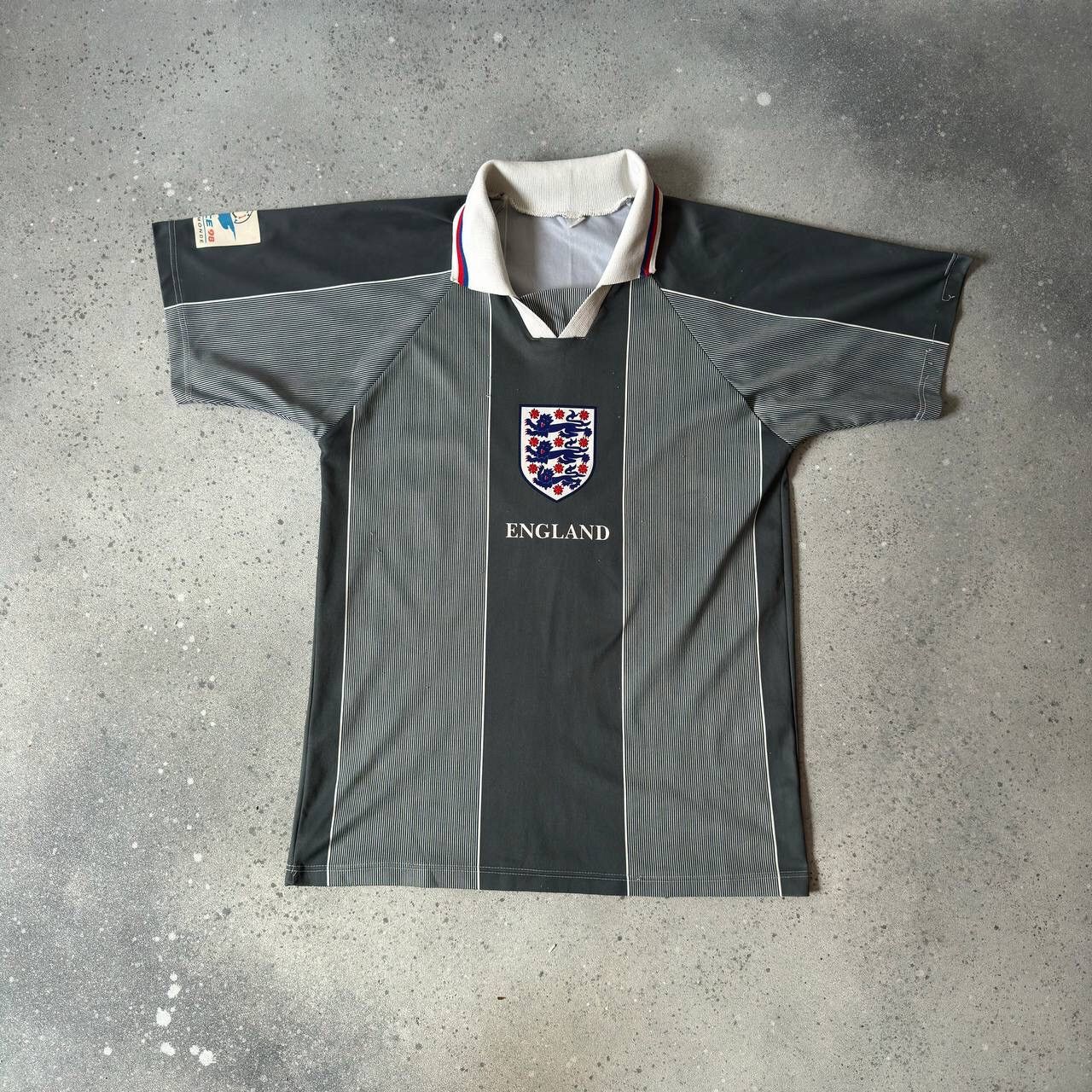 Vintage 1998 England #9 SHEARER Fan Soccer Retro Jersey Size US S / EU 44-46 / 1 - 2 Thumbnail
