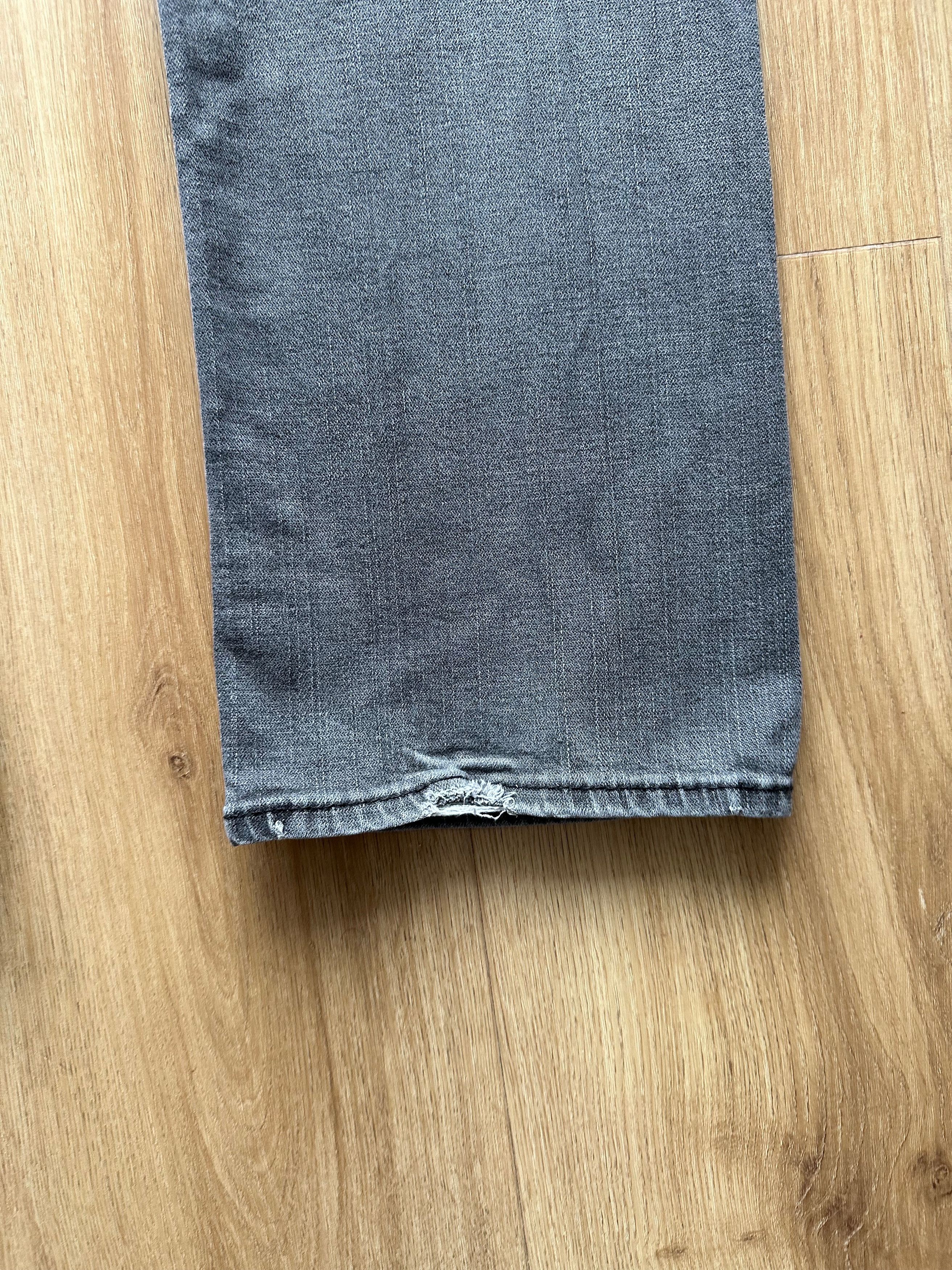 True Religion True Religion Gray Stretch Straight denim pants metal dots Size US 31 - 13 Thumbnail