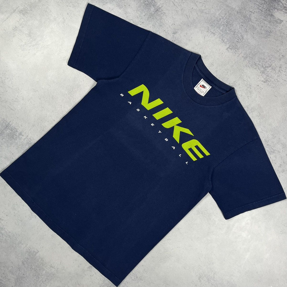Nike Vintage Nike Basketball y2k big logo tee 90’s Size US S / EU 44-46 / 1 - 1 Thumbnail