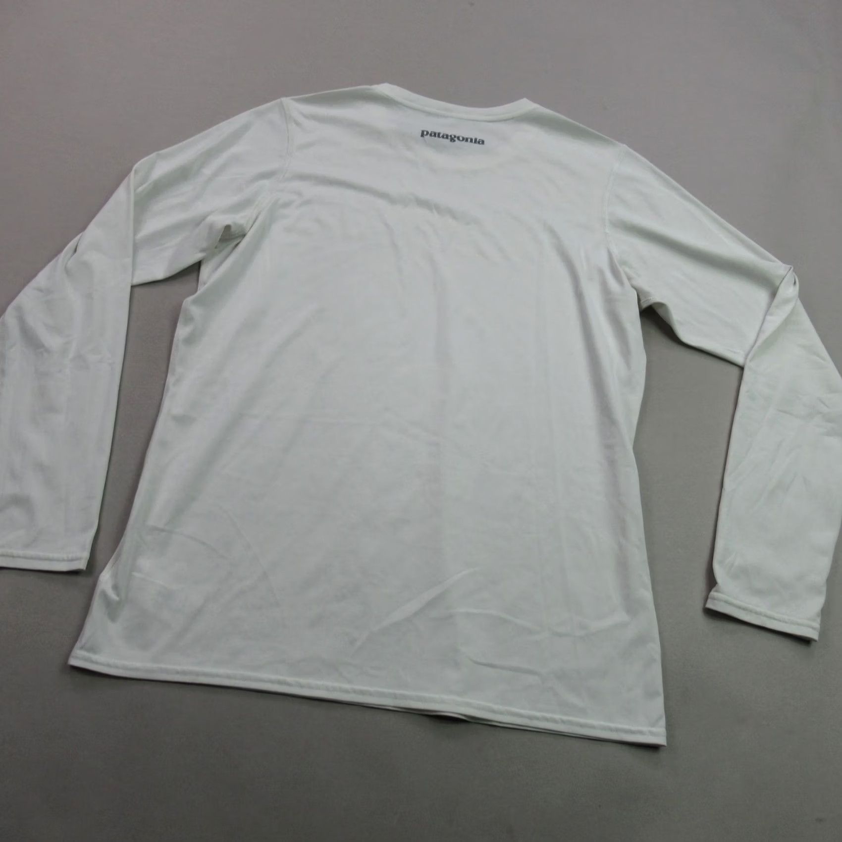 Patagonia Patagonia Shirt Mens Medium Long Sleeve Crew Neck White Outdoor Lightweight Shirt Size US M / EU 48-50 / 2 - 7 Thumbnail