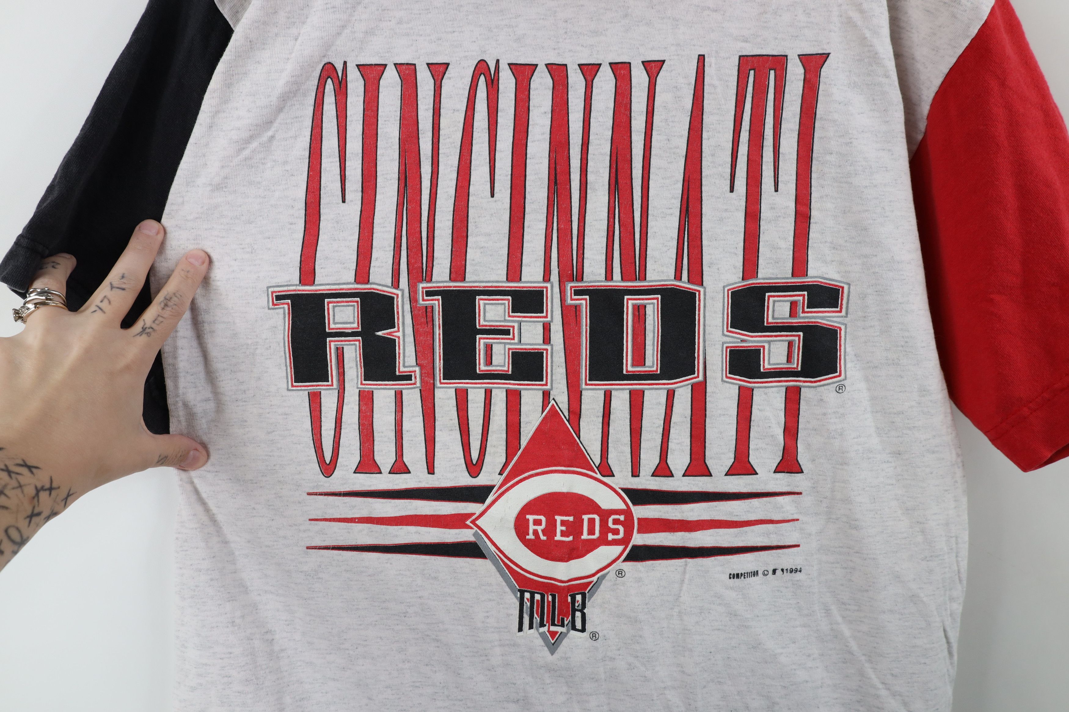 Vintage Vintage 90s Reds Baseball Short Sleeve Hooded T-Shirt USA Size US M / EU 48-50 / 2 - 4 Thumbnail
