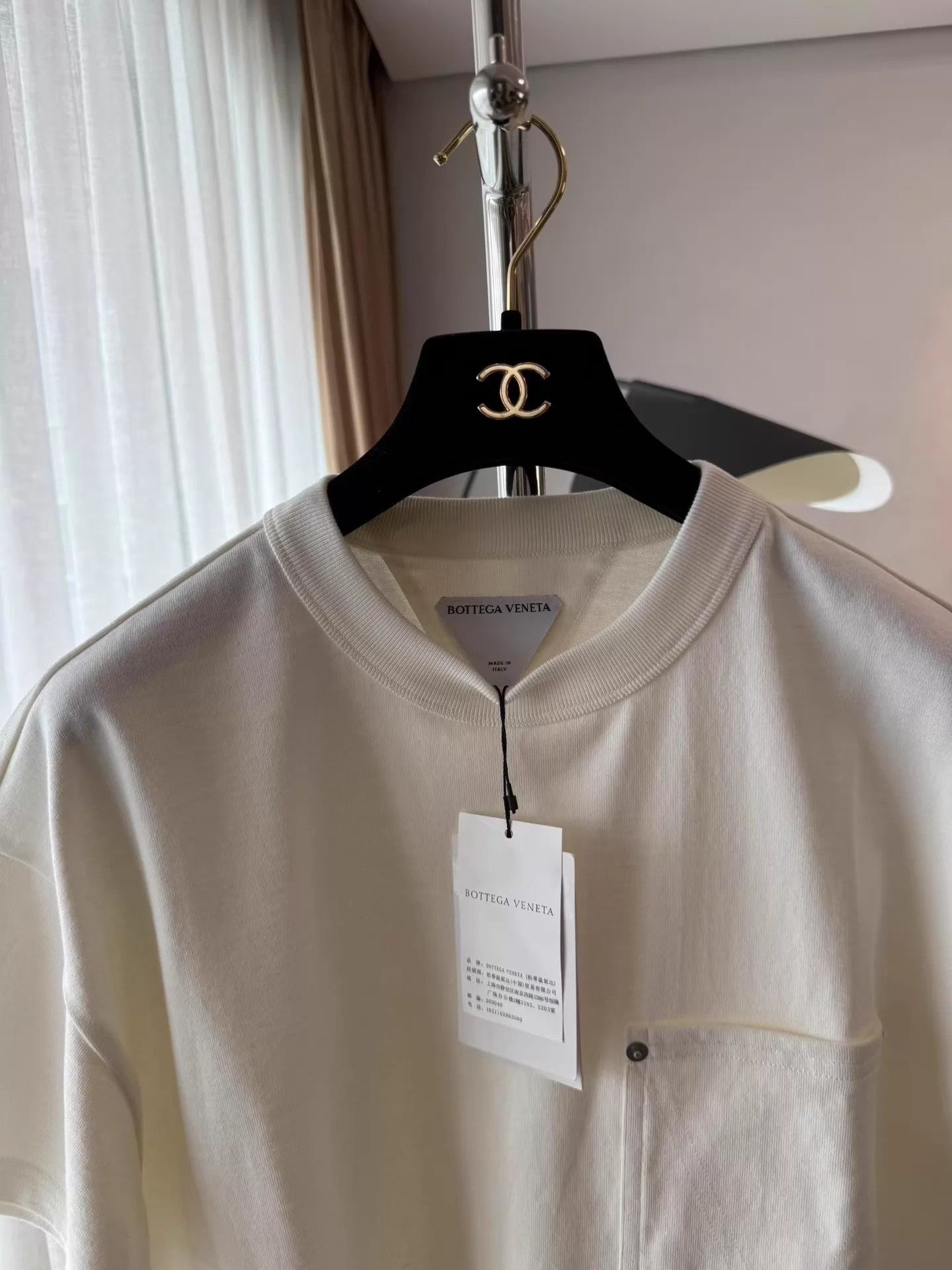 Bottega Veneta BV Classic Logo White Tee S New w/ Tags Stiff Thick Sale Size S / US 4 / IT 40 - 2 Thumbnail