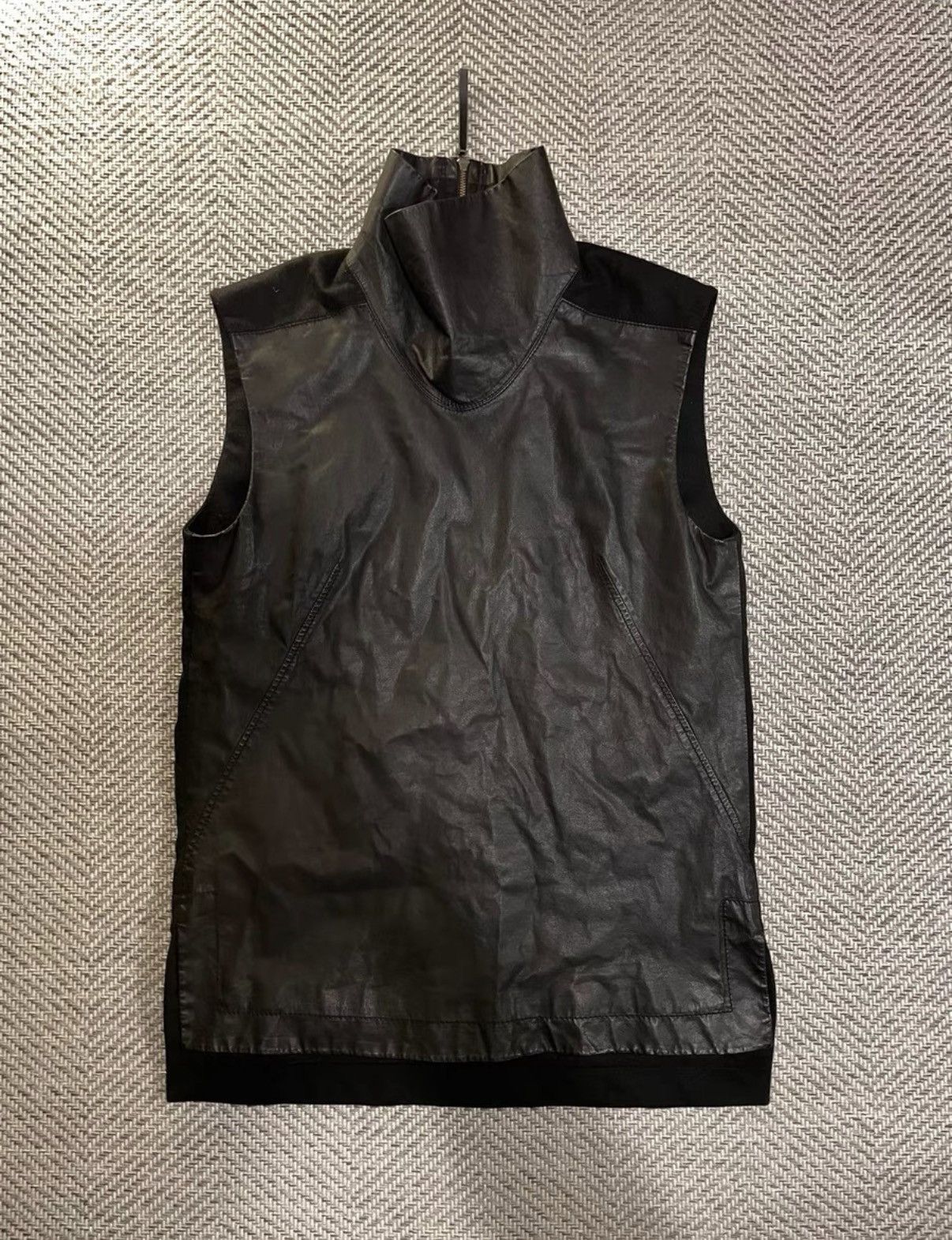 Helmut Lang Helmut Lang Dark Leather Panel Sleeveless Vest K24 Size US S / EU 44-46 / 1 - 1 Thumbnail