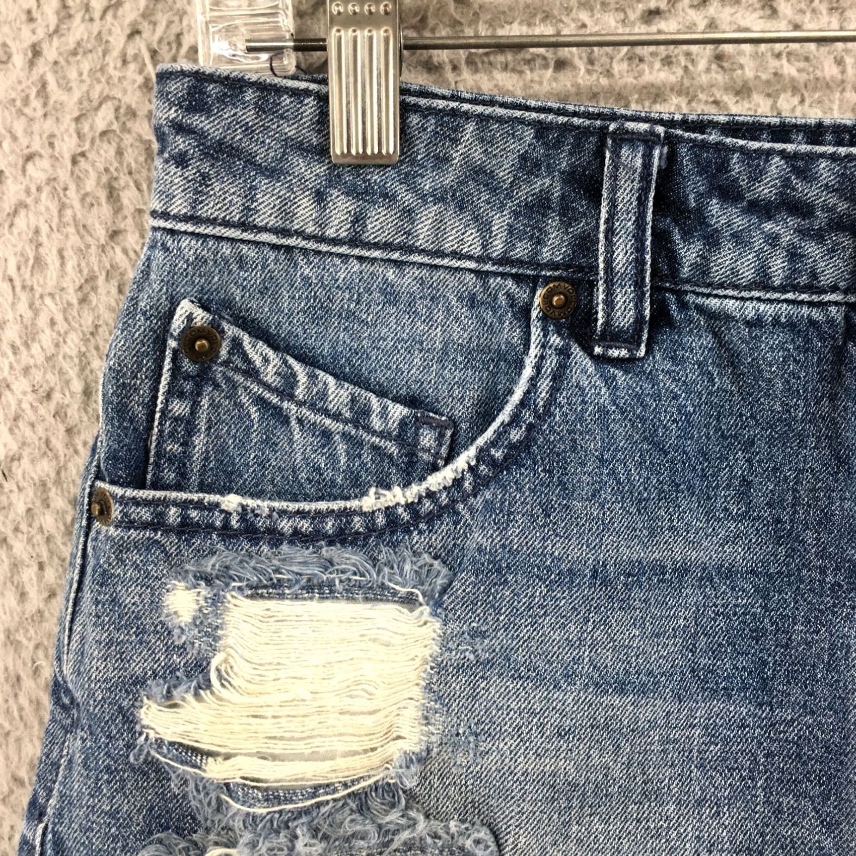 Volcom Volcom Cut-Off Shorts Womens 7 Denim Mid Rise Distressed Zip Blue 30x2 Casual Womens Size 28" / US 6 / IT 42 - 4 Thumbnail