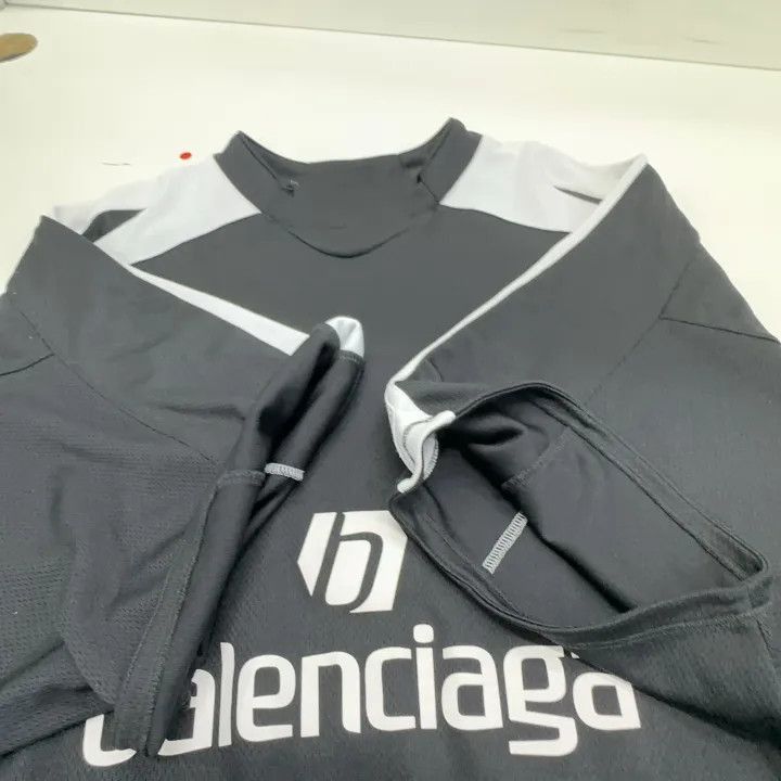Balenciaga Balenciaga Black Graphic Short-Sleeve Football Shirt 0079-2 Size US L / EU 52-54 / 3 - 7 Thumbnail
