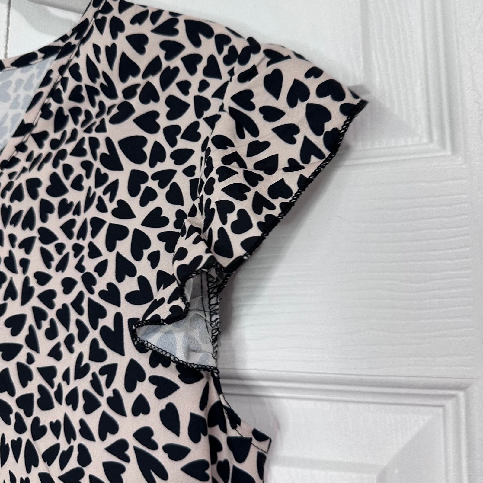 Shein SHEIN Allover Heart Print Butterfly Sleeve Blouse Size M Size M / US 6-8 / IT 42-44 - 3 Thumbnail
