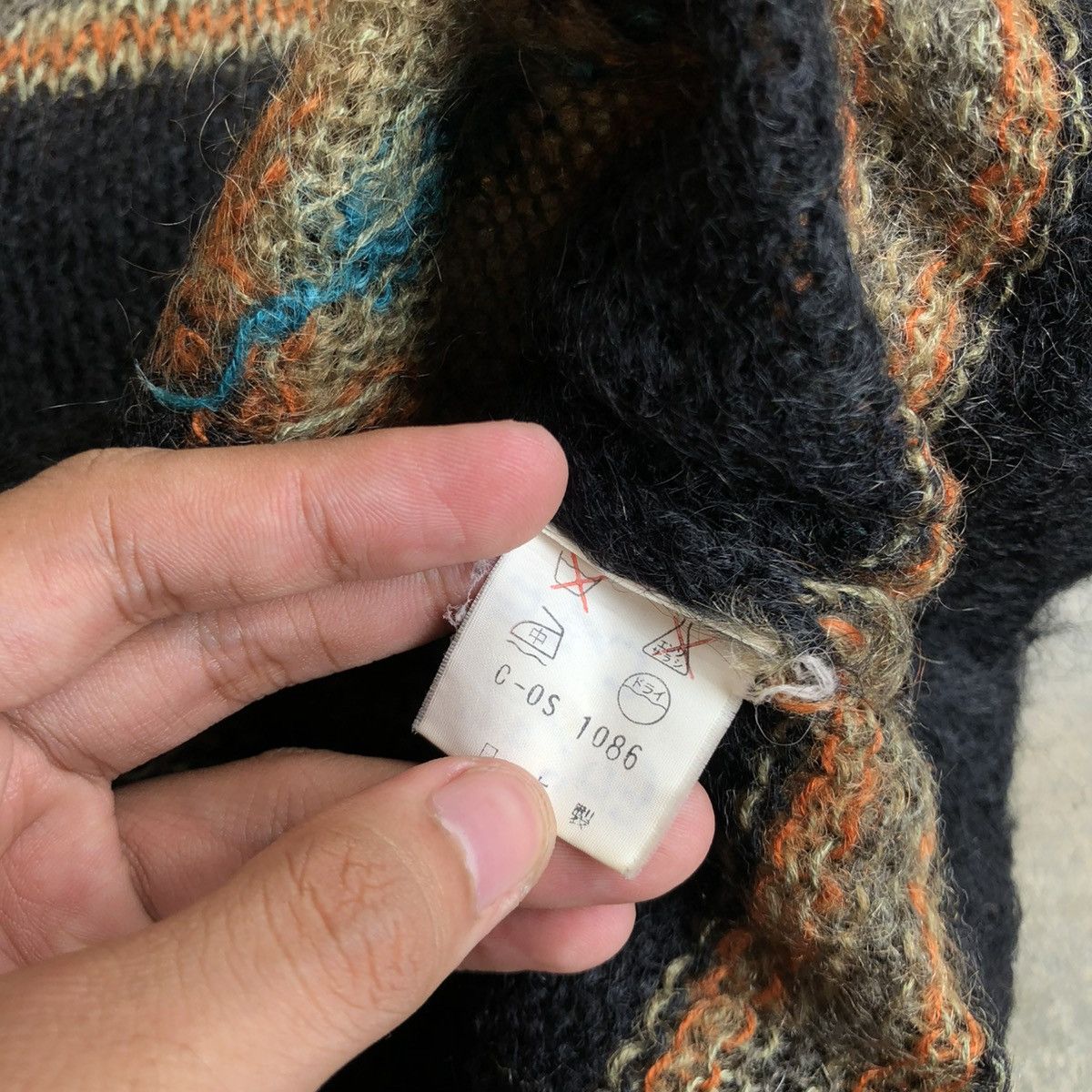 Japanese Brand 2000s Chamois Navajo Motif Mohair Wool Knit Vest Black Size US L / EU 52-54 / 3 - 14 Thumbnail