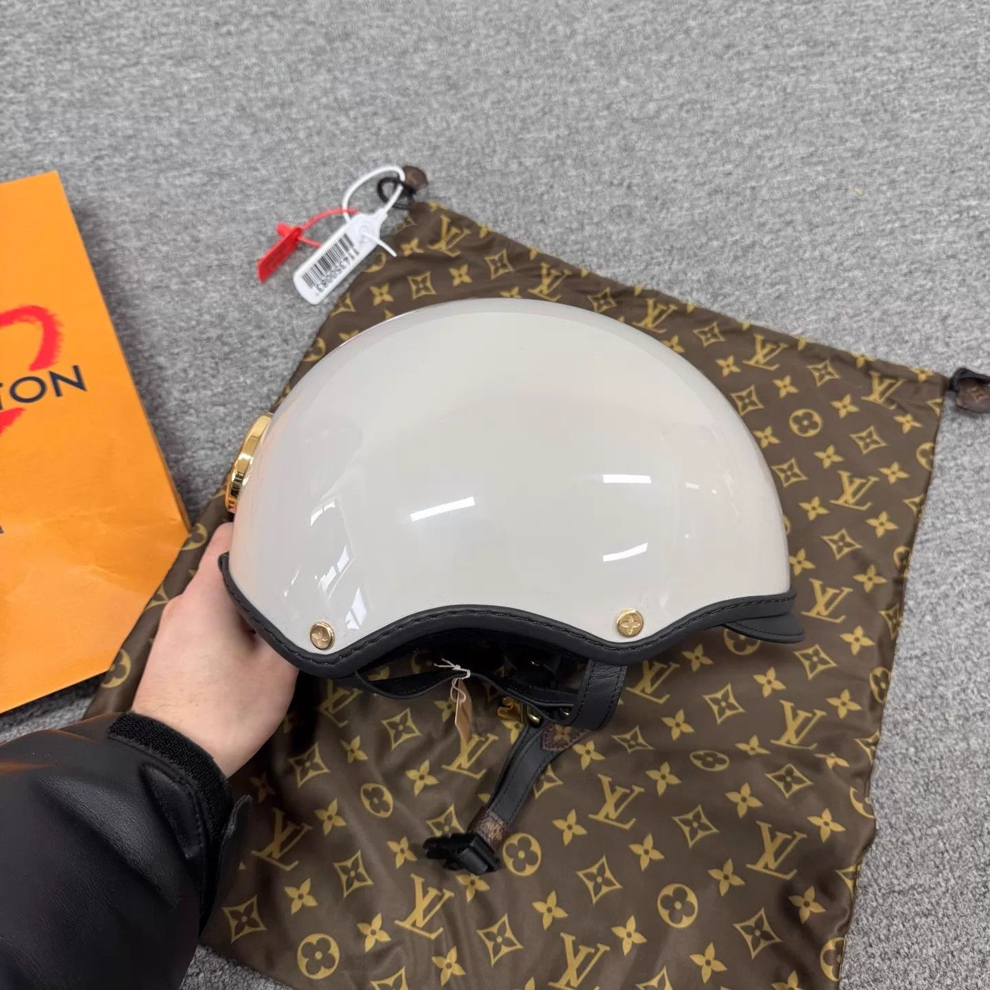 Louis Vuitton LV Monogram Quatrefoil Openwork Cycling Helmet New Size ONE SIZE - 4 Thumbnail